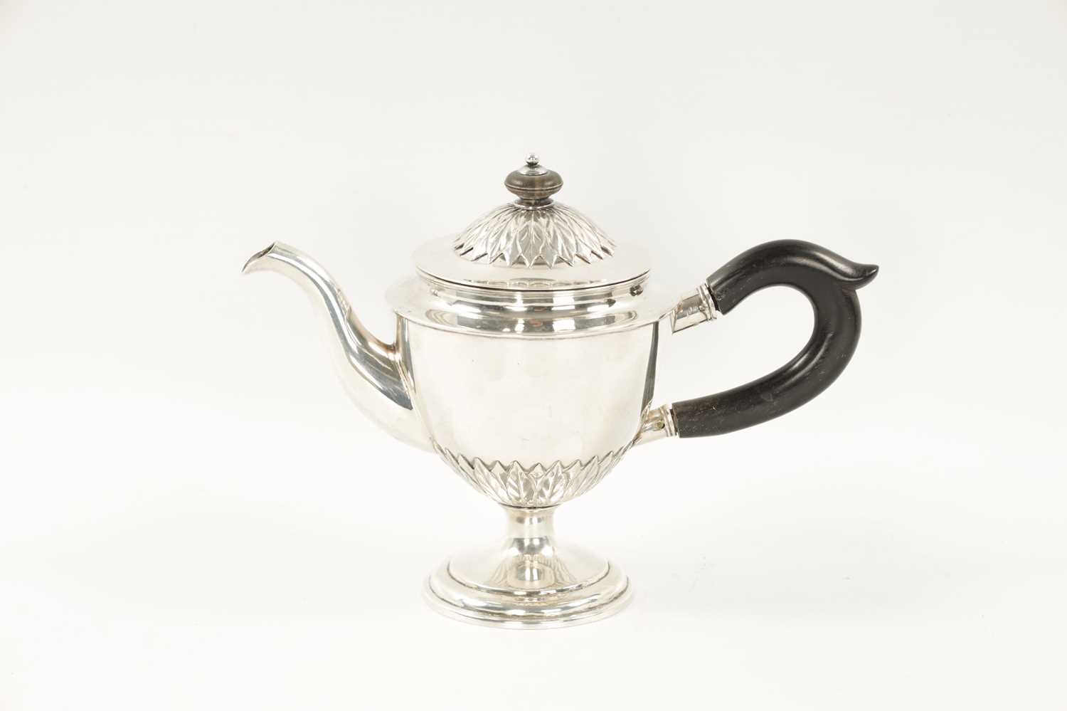 AN EARLY 19TH CENTURY CONTINENTAL SILVER TEAPOT - POSSIBLY BALTIC - Image 6 of 13