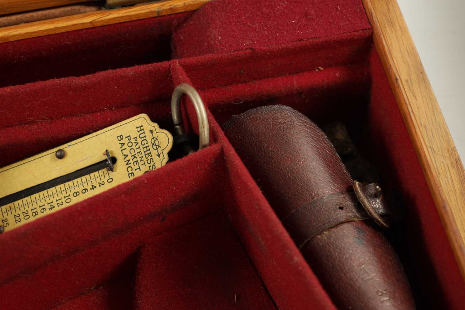 A LATE 19TH CENTURY BRASS BOUND LEATHER SHOTGUN CASE BY BOSS AND C0. - Image 4 of 8