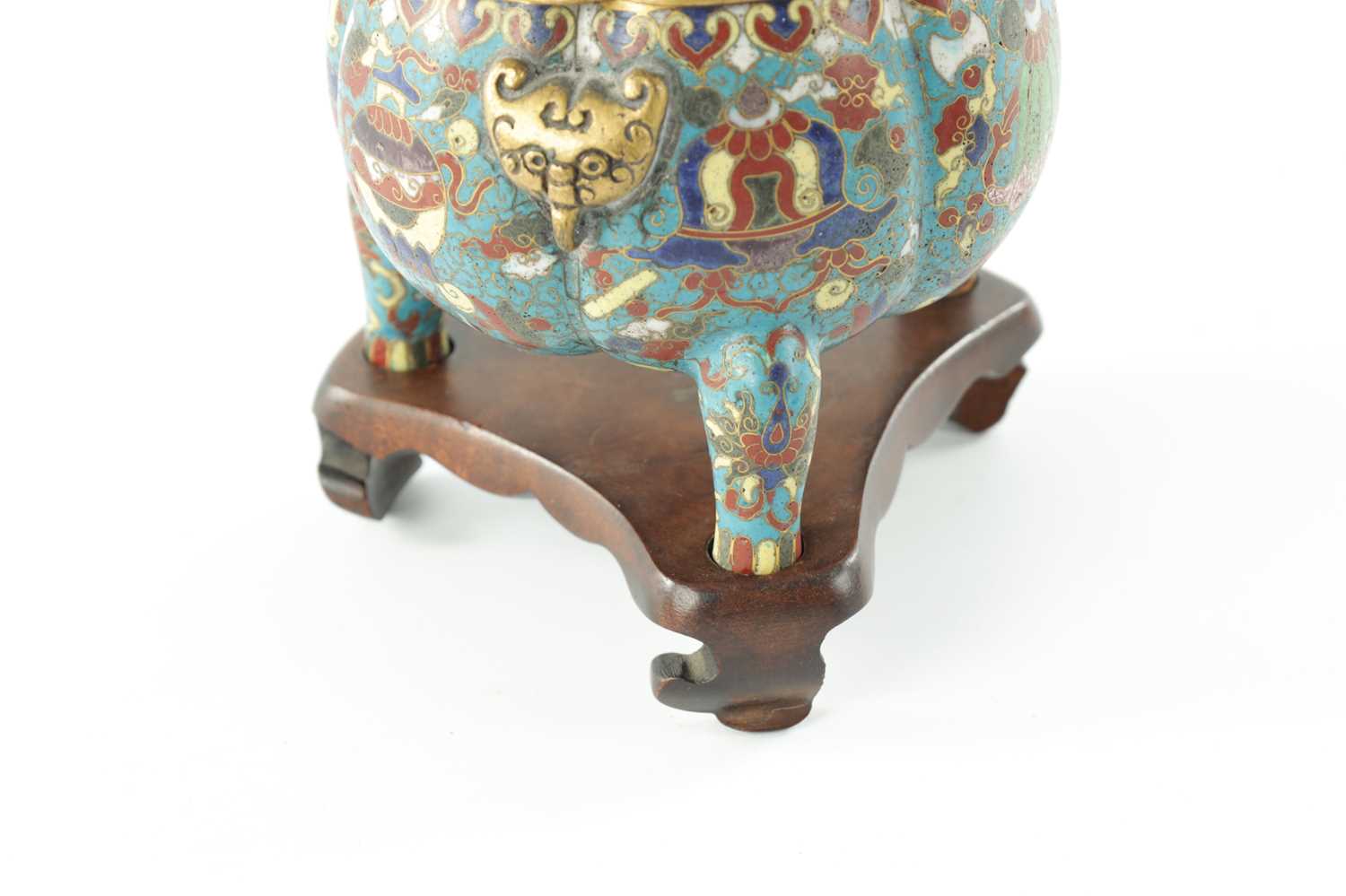 A GOOD EARLY 19TH CENTURY CHINESE CLOISONNÉ INCENSE BURNER - Image 4 of 8