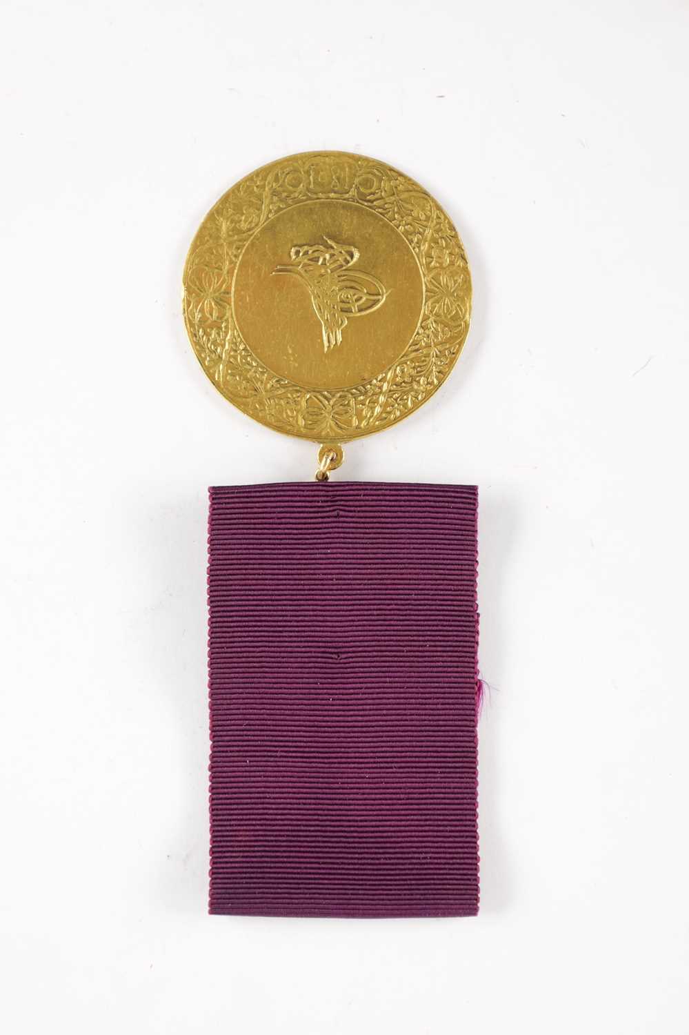 A GOLD SULTAN’S MEDAL FOR EGYPT 1801 - Image 2 of 5