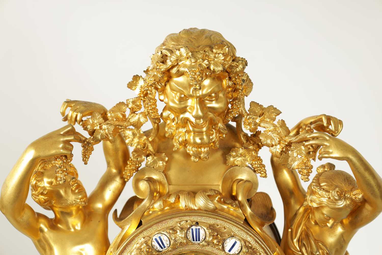 A FINE QUALITY MID 19TH CENTURY FRENCH ORMOLU FIGURAL MANTEL CLOCK - Image 4 of 11