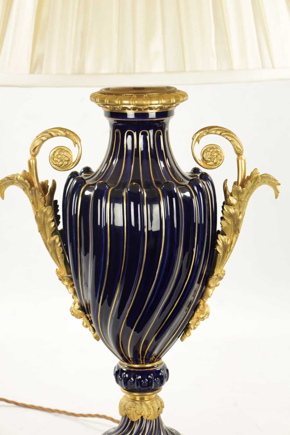 A LATE 19TH CENTURY ORMOLU AND SEVRES PORCELAIN VASE CONVERTED TO A LAMP - Image 4 of 5