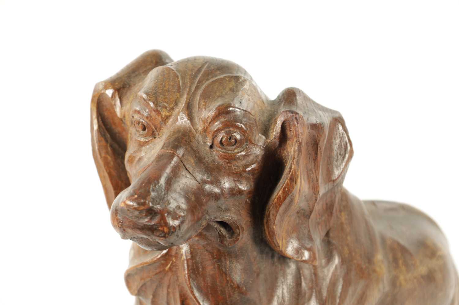 AN EARLY 20TH CENTURY ‘MOUSEMAN’ STYLE CARVED OAK SCULPTURE - Image 3 of 6