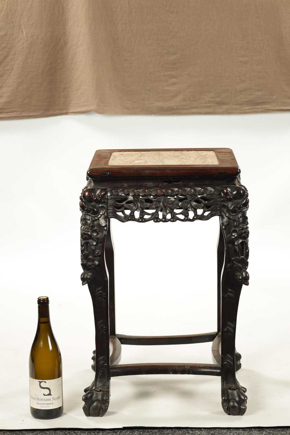 A 19TH CENTURY CHINESE HARDWOOD JARDINIERE STAND - Image 2 of 5