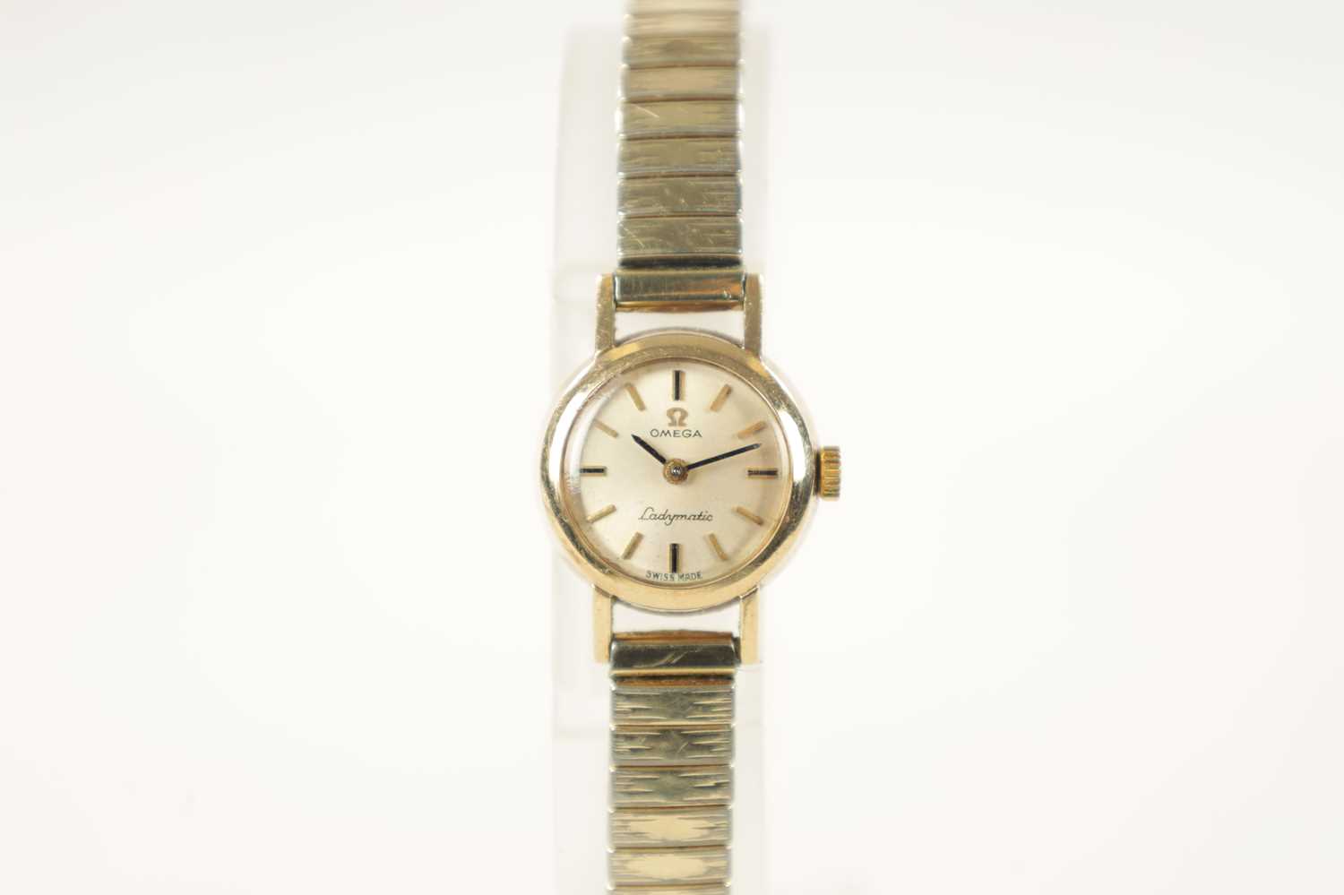 AN OMEGA LADYMATIC 9CT GOLD AUTOMATIC LADY'S WRISTWATCH - Image 2 of 2