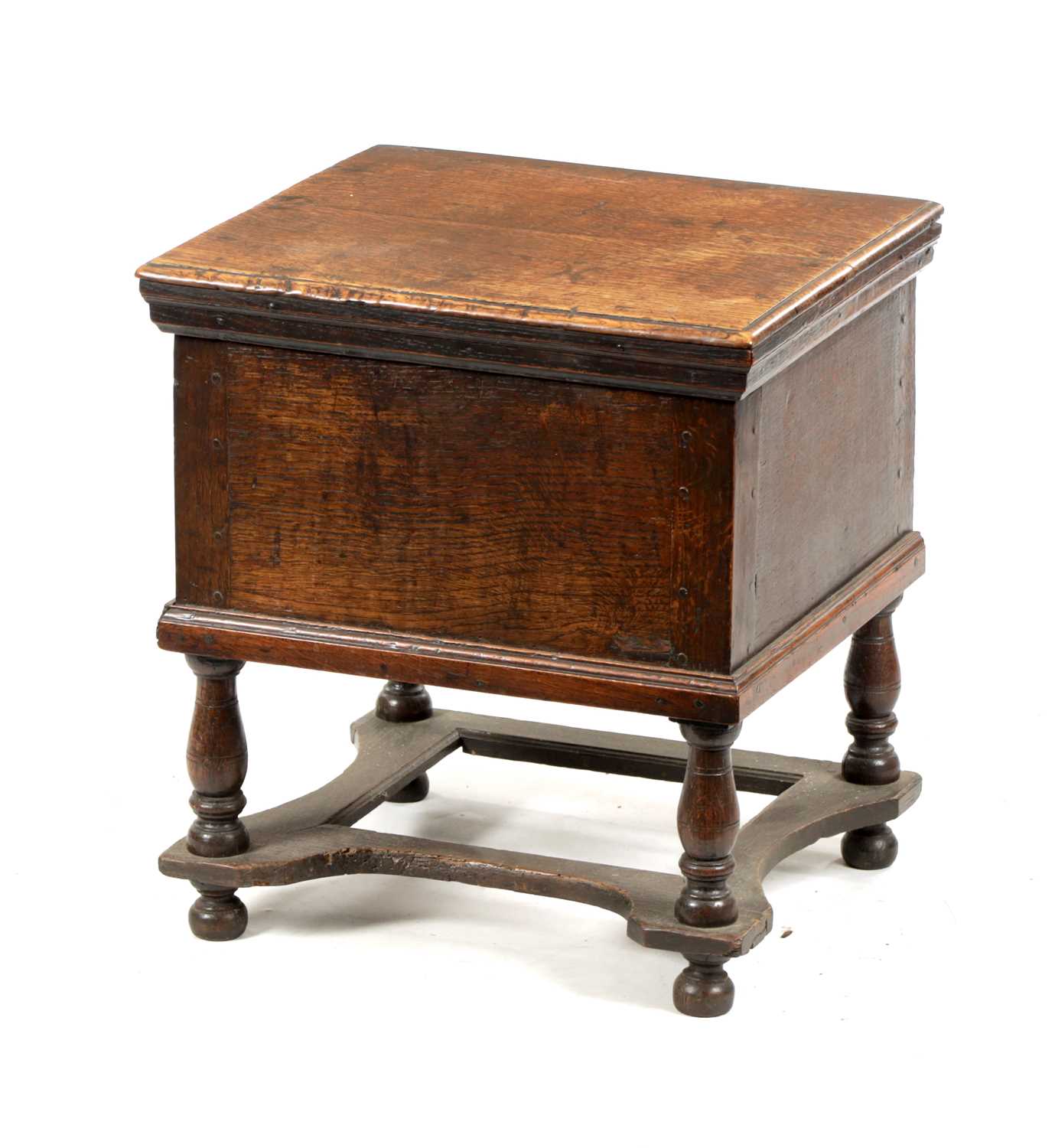 AN EARLY 18TH CENTURY OAK CLOSE STOOL