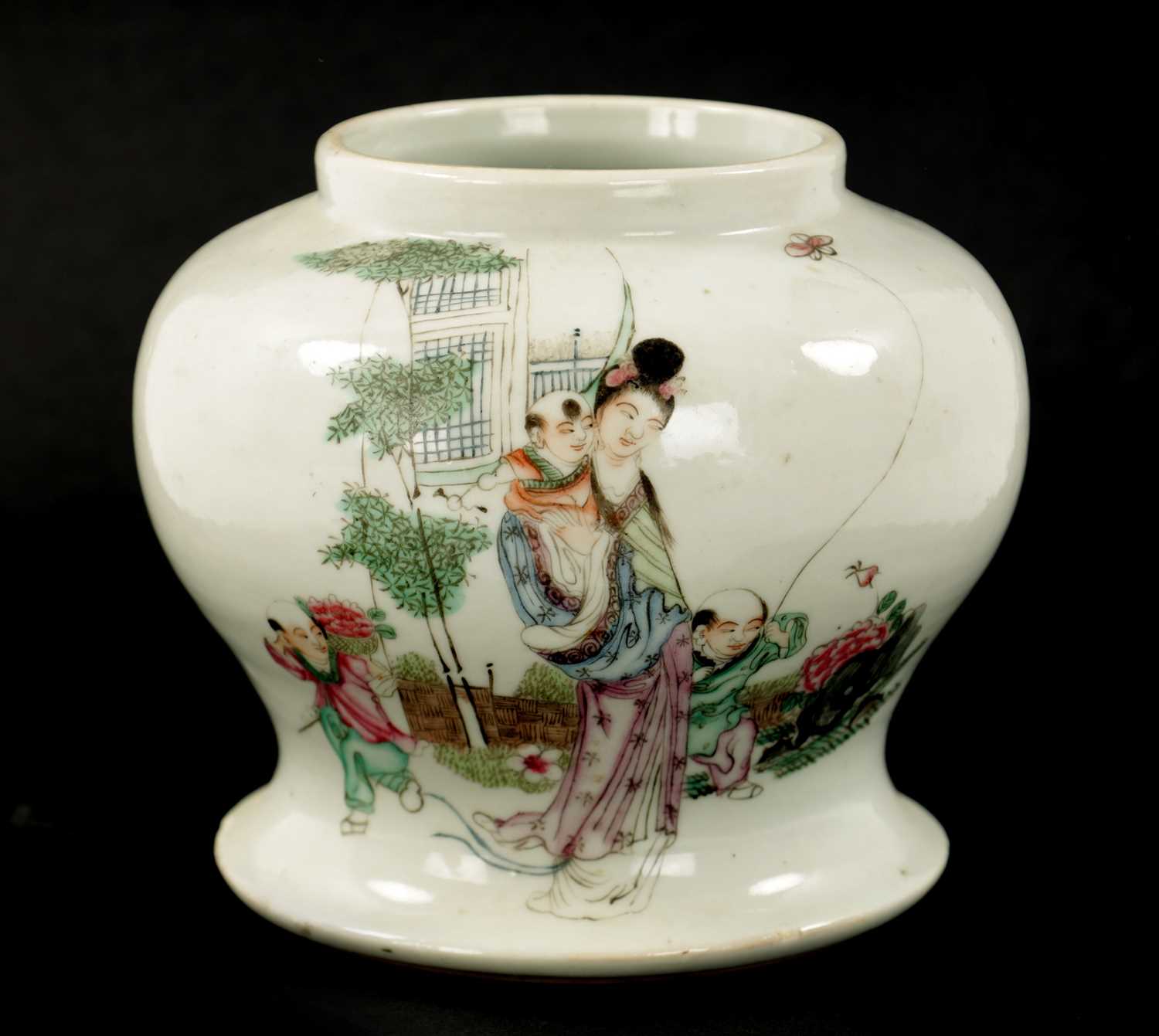 A 19TH CENTURY CHINESE SQUAT BULBOUS VASE