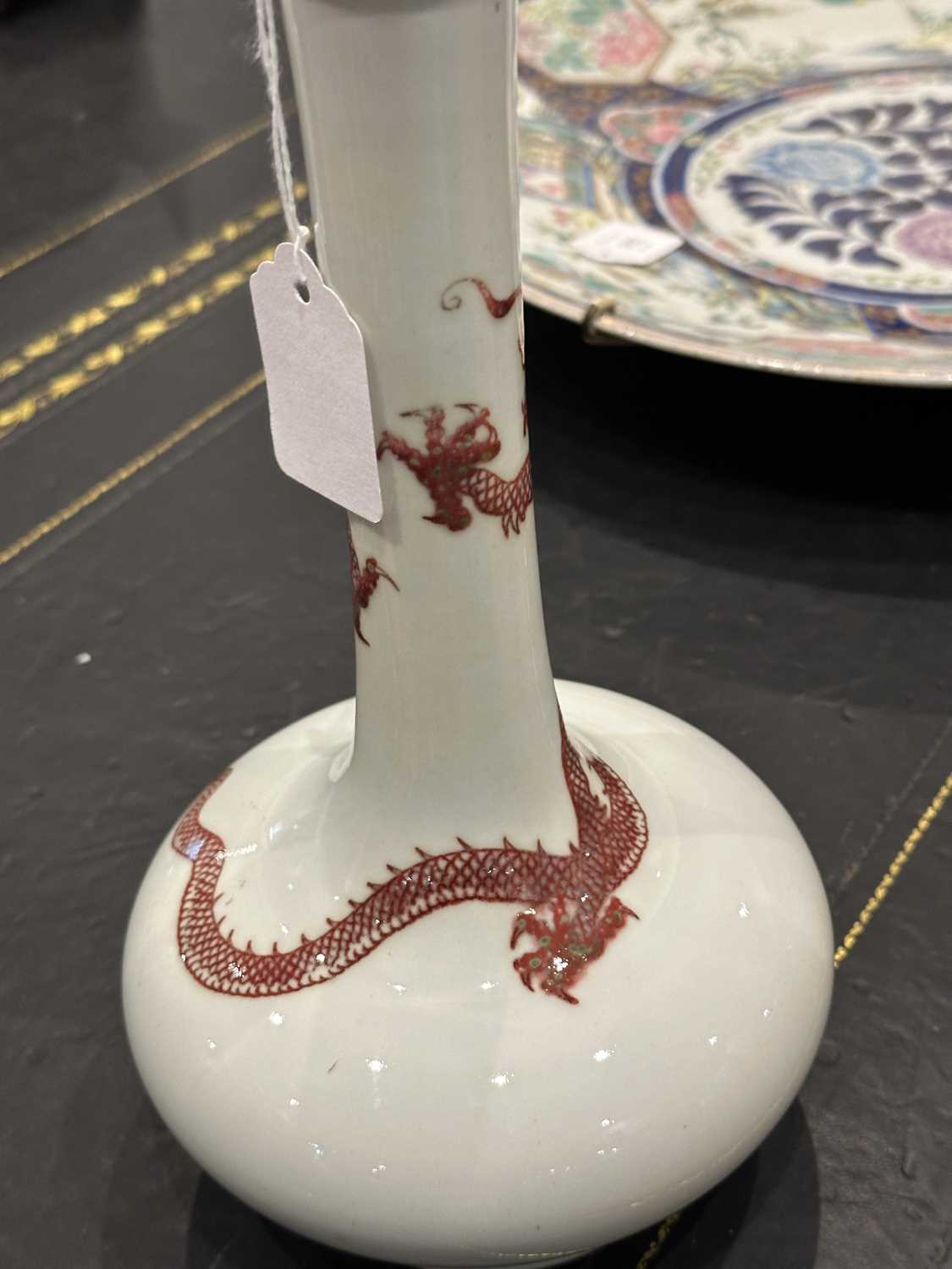 A 19TH CENTURY CHINESE IRON RED BOTTLE VASE - Image 9 of 12