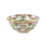 A 20TH CENTURY CHINESE EXPORT FAMILLE ROSE SMALL RICE BOWL