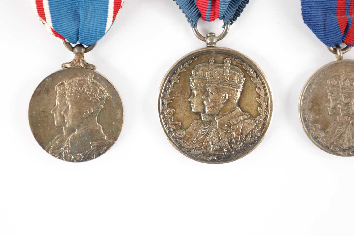 A COLLECTION OF FOUR CORONATION MEDALS - Image 2 of 6