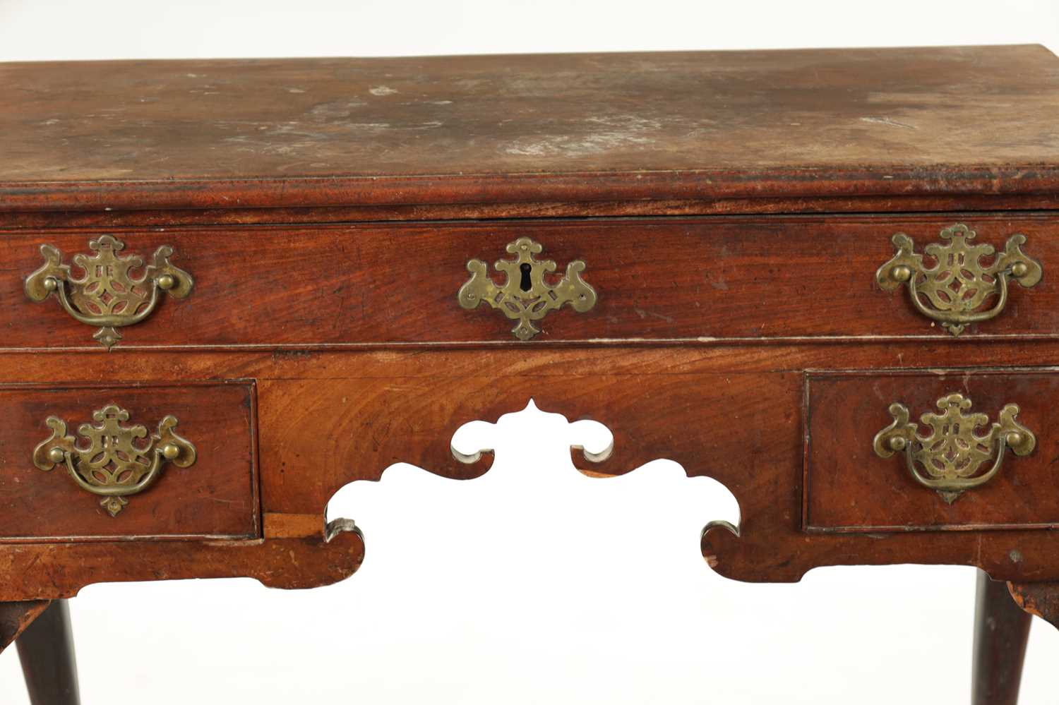 A MID 18TH CENTURY MAHOGANY LOWBOY - Image 3 of 10