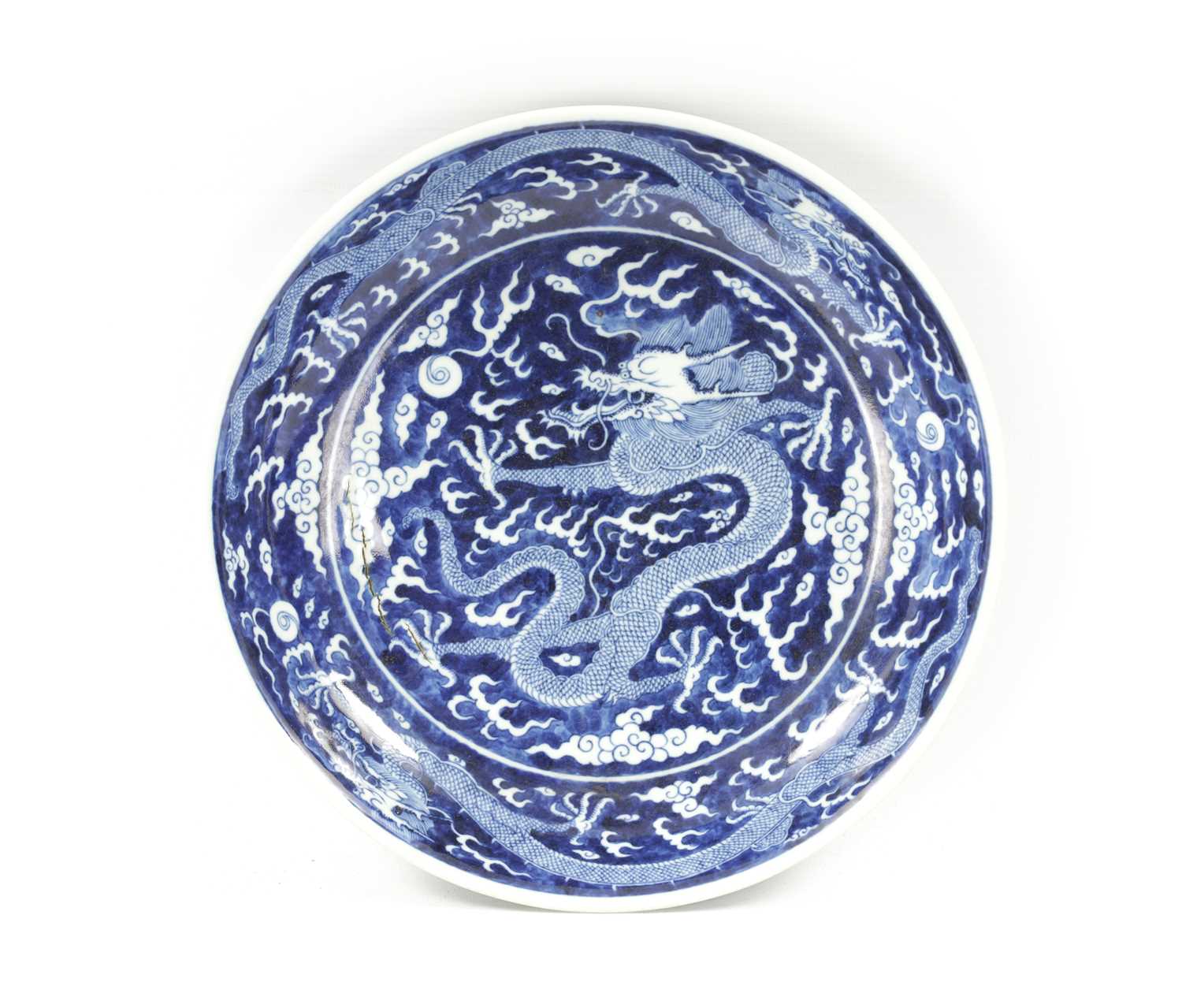 A CHINESE BLUE AND WHITE PORCELAIN DRAGON BOWL