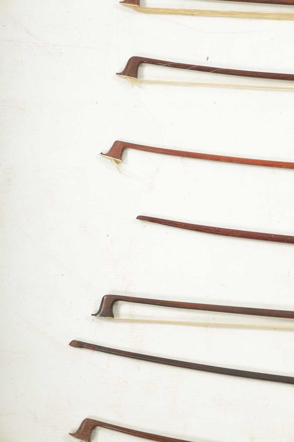 A COLLECTION OF SEVEN ANTIQUE VIOLIN BOWS - Image 3 of 23