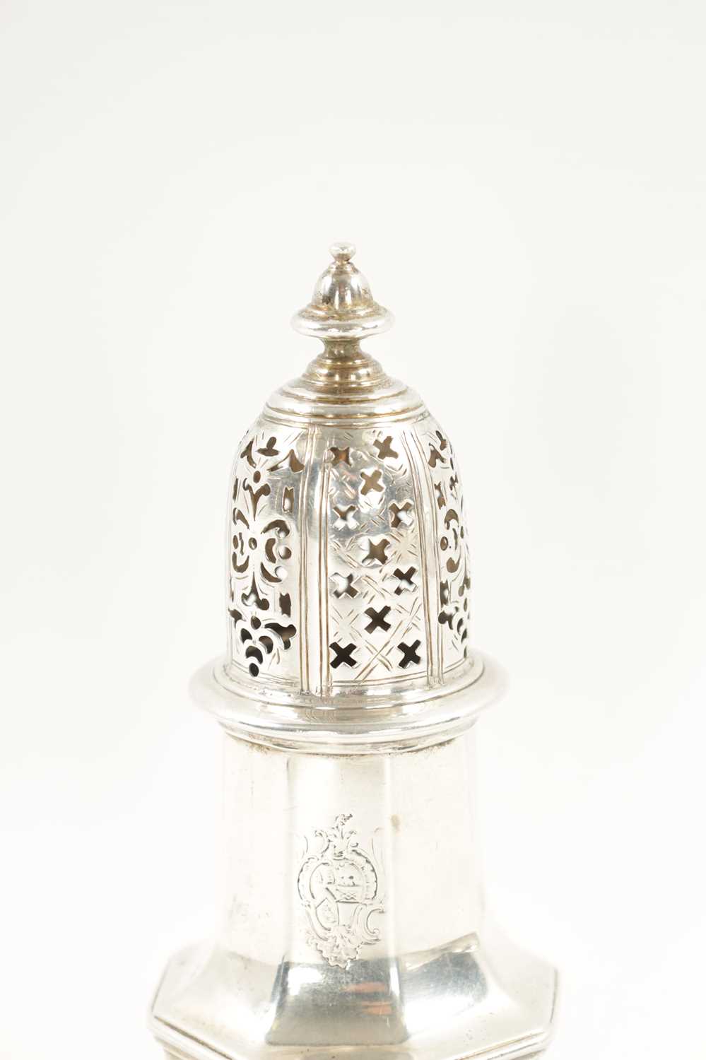 A GEORGE II SILVER SUGAR CASTER - Image 3 of 8