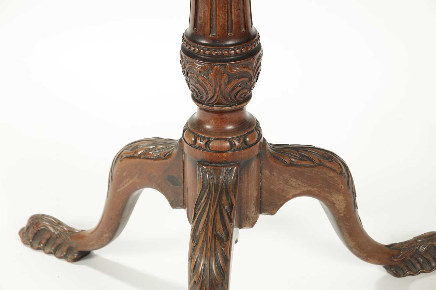 AN EARLY 19TH CENTURY MAHOGANY TILT TOP TABLE - Image 3 of 8