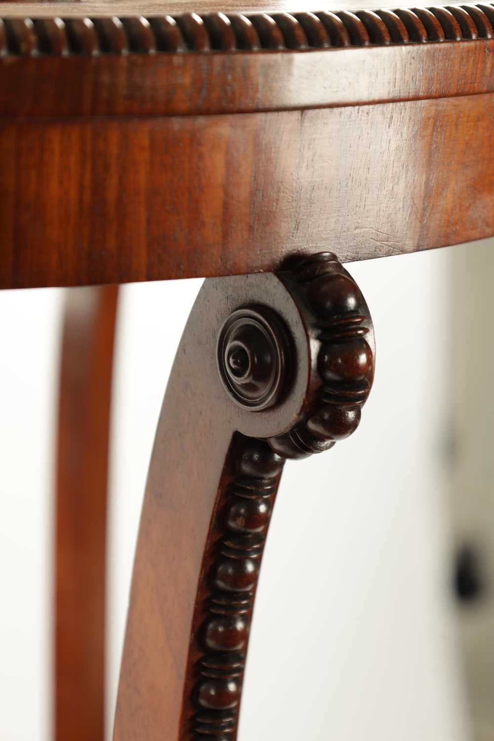 A REGENCY TWO TIER MAHOGANY JARDINIERE STAND WITH BEADED DECORATION - Image 5 of 6