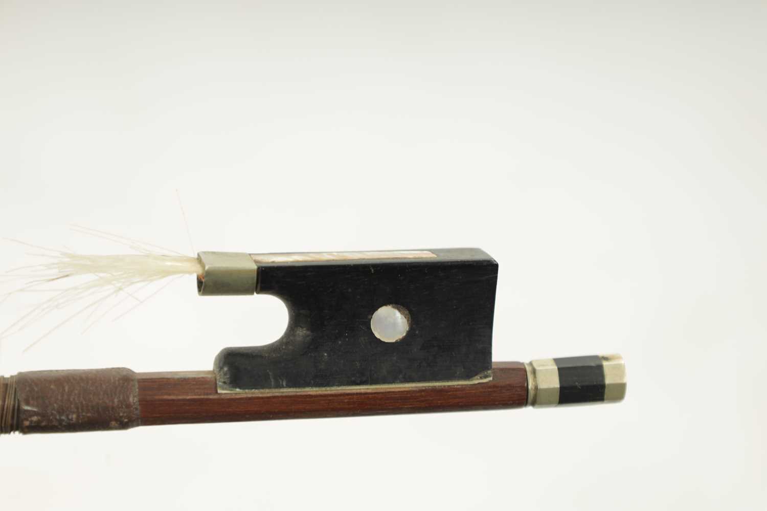 AN ANTIQUE VIOLIN BOW SIGNED TOURTE - Image 11 of 11