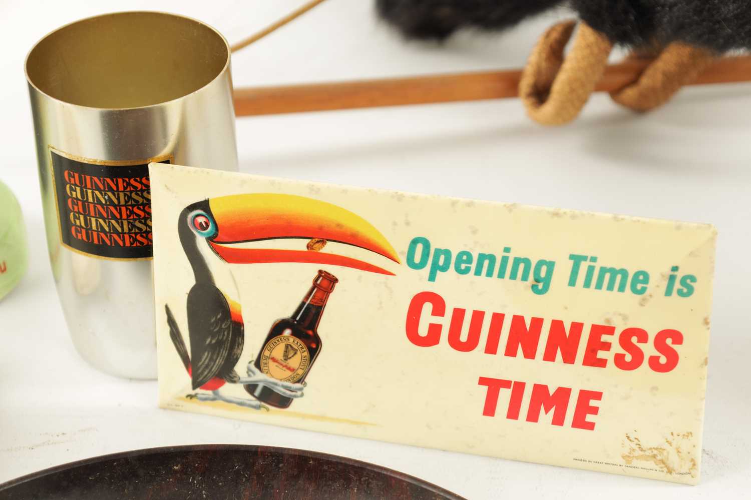 A CARLTON GUINNESS ADVERTISING TABLE LAMP, A GUINNESS ASHTRAY AND VARIOUS OTHER RELATED ITEMS - Image 4 of 6