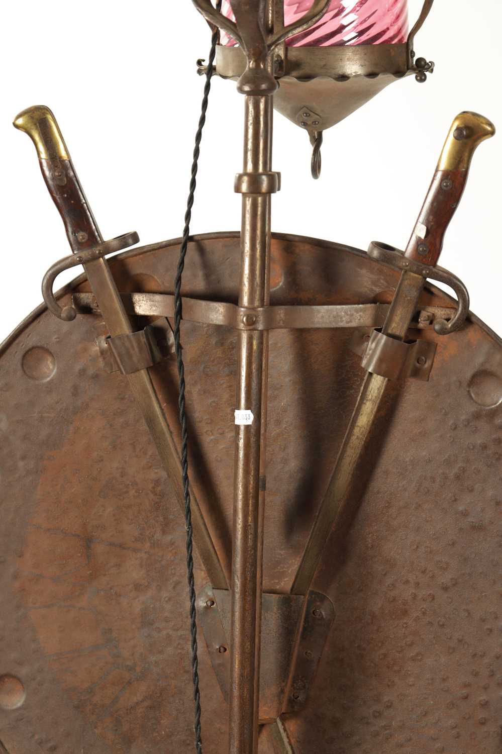 A STYLISH ARTS AND CRAFTS PLANISHED COPPER AND STEEL ADJUSTABLE STANDARD LAMP - Image 8 of 14