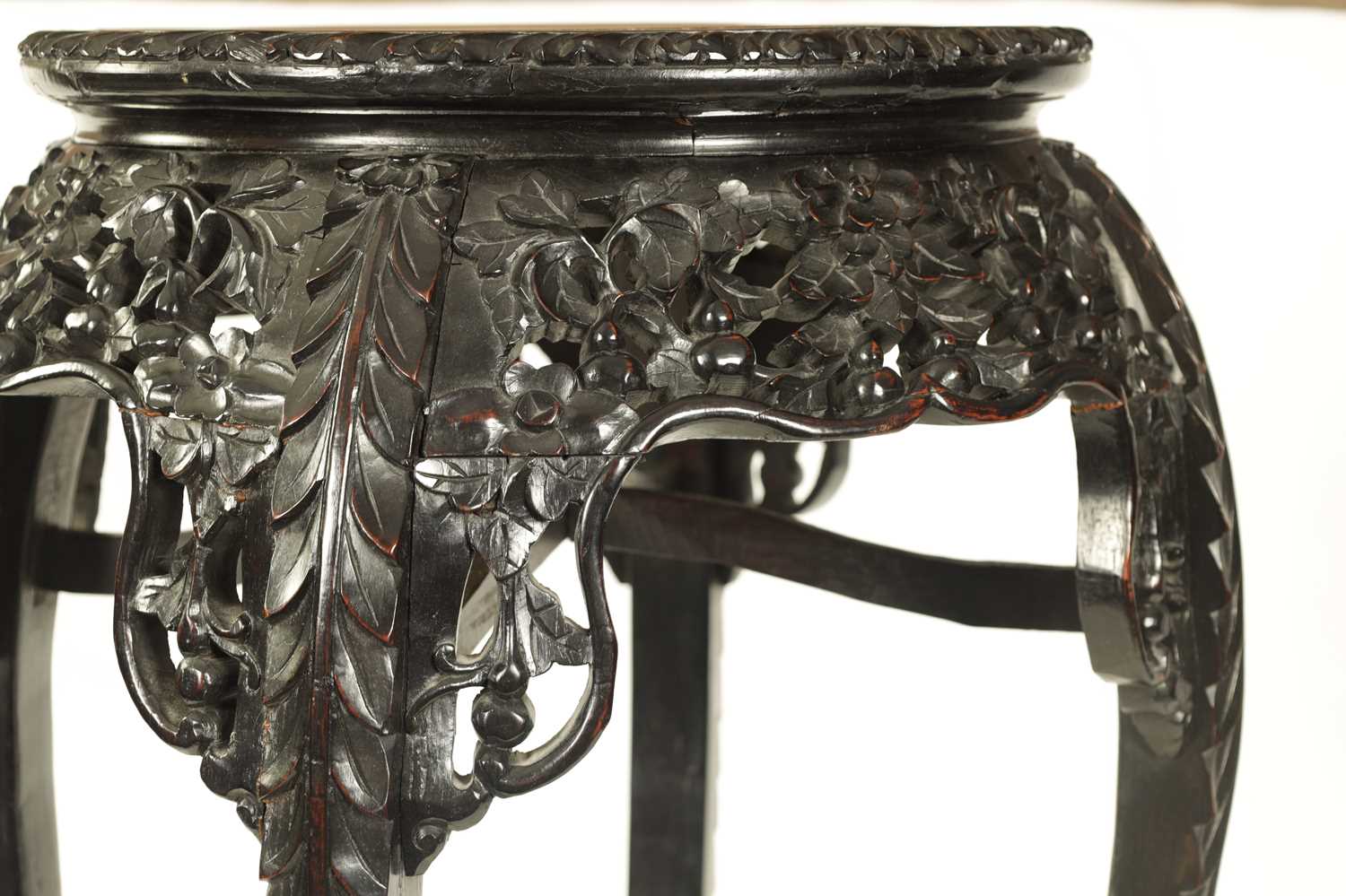 A 19TH CENTURY CHINESE CARVED HARDWOOD TALL JARDINIERE STAND - Image 3 of 6