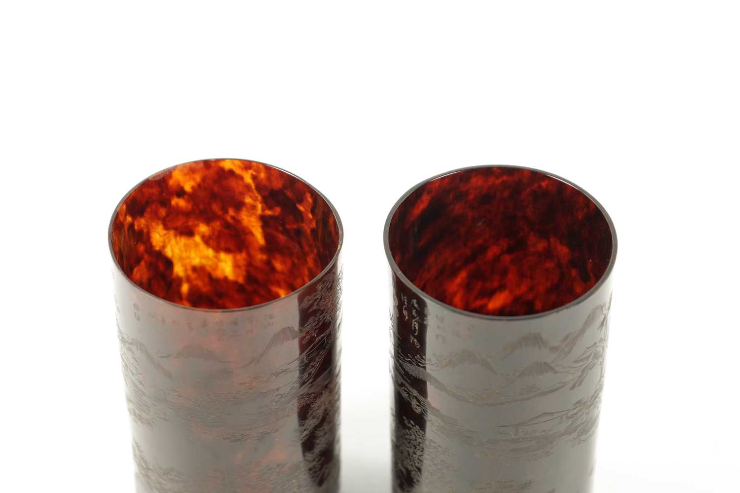 A PAIR OF 19TH CENTURY CHINESE ENGRAVED TORTOISESHELL BEAKERS - Image 3 of 8