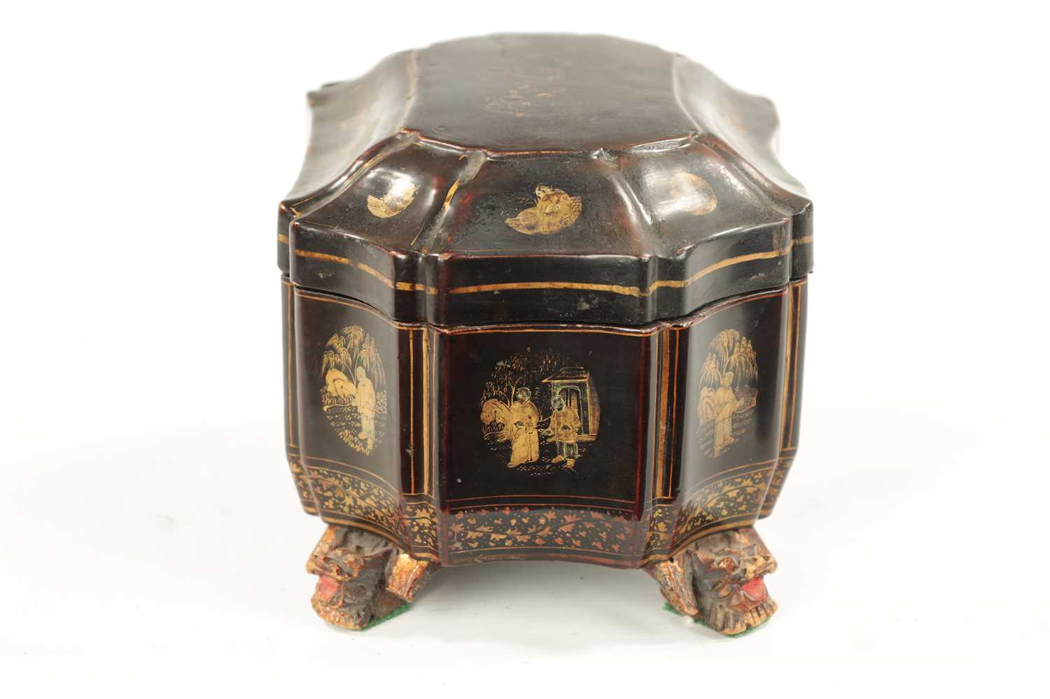 A 19TH CENTURY CHINESE EXPORT CHINOISERIE TEA CADDY - Image 6 of 8