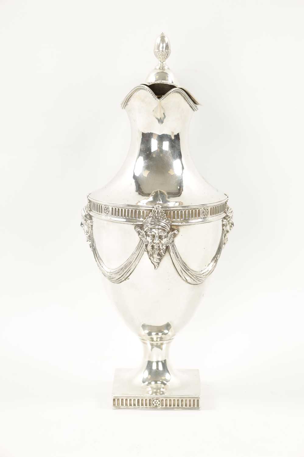 A STYLISH GEORGE III SILVER WINE EWER - Image 8 of 11