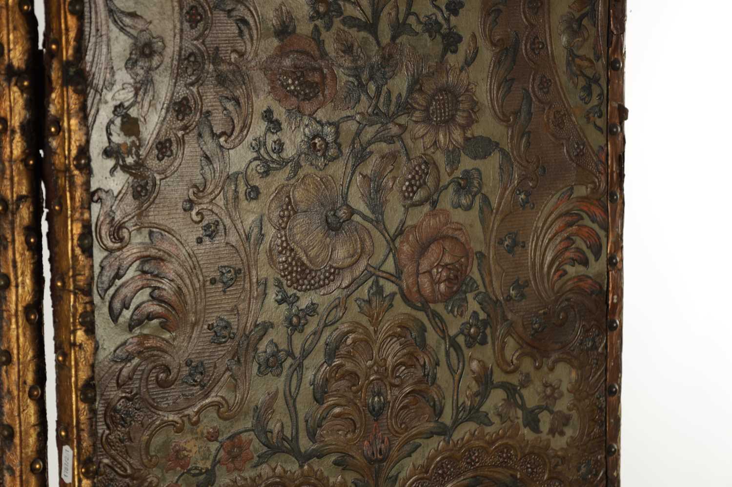 A 19TH CENTURY EMBOSSED LEATHER FOLDING SCREEN - Image 4 of 18