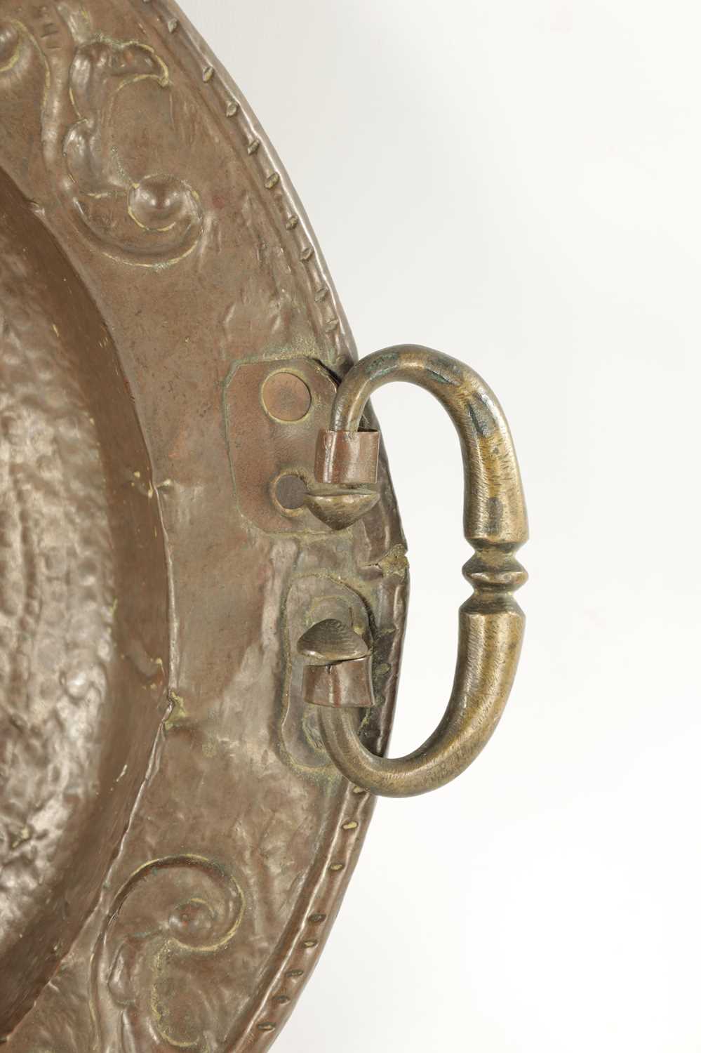 AN EARLY 18TH CENTURY SPANISH EMBOSSED BRASS TWO HANDLED DISH - Image 4 of 8