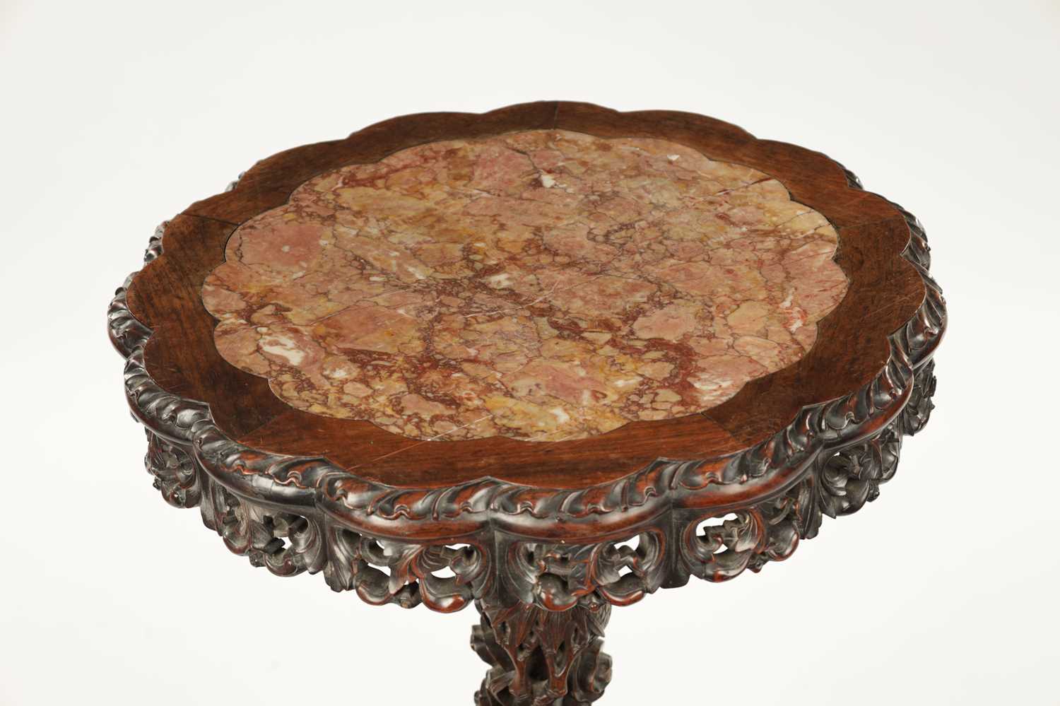 A GOOD 19TH CENTURY CHINESE CARVED HARDWOOD MARBLE TOPPED OCCASIONAL TABLE - Image 3 of 7