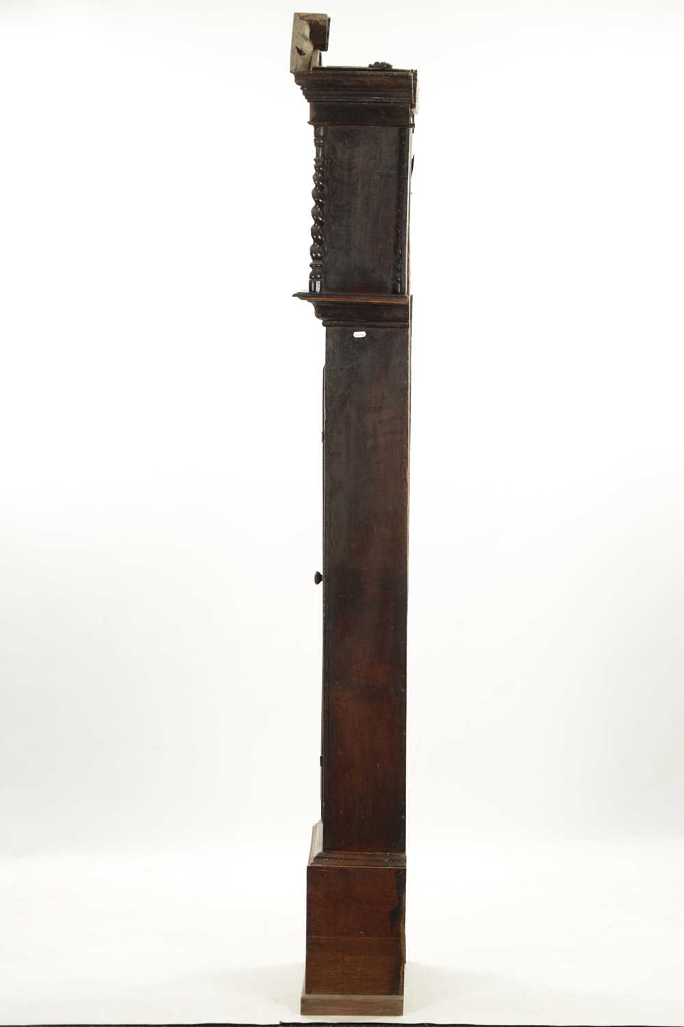 GABRIEL SMITH, BARTHOMLEY. AN EARLY 18TH CENTURY OAK 30-HOUR LONGCASE CLOCK - Image 4 of 11