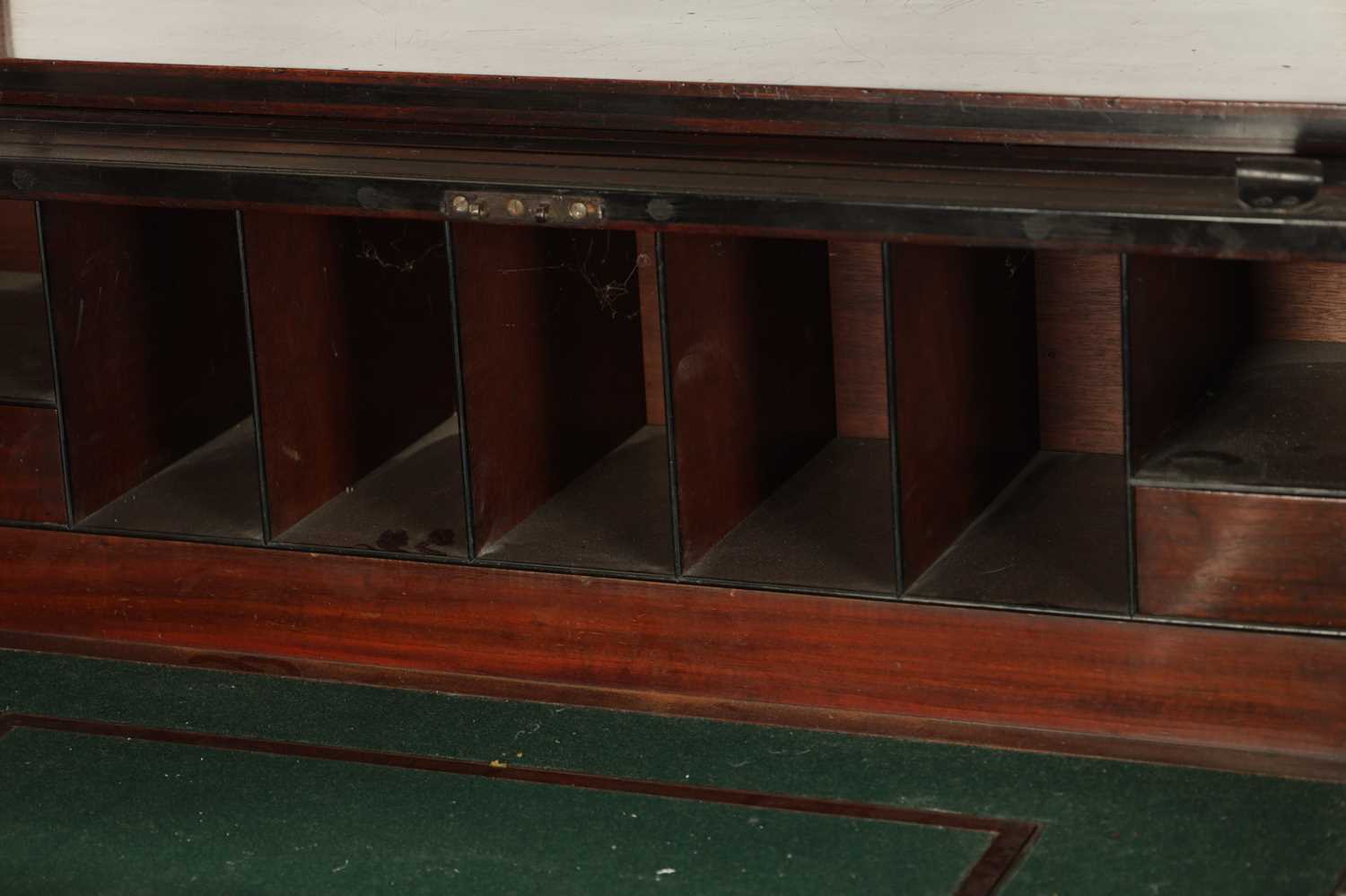 A REGENCY FIGURED MAHOGANY AND EBONY STRUNG TAMBOUR FRONT CYLINDER DESK - Image 3 of 8