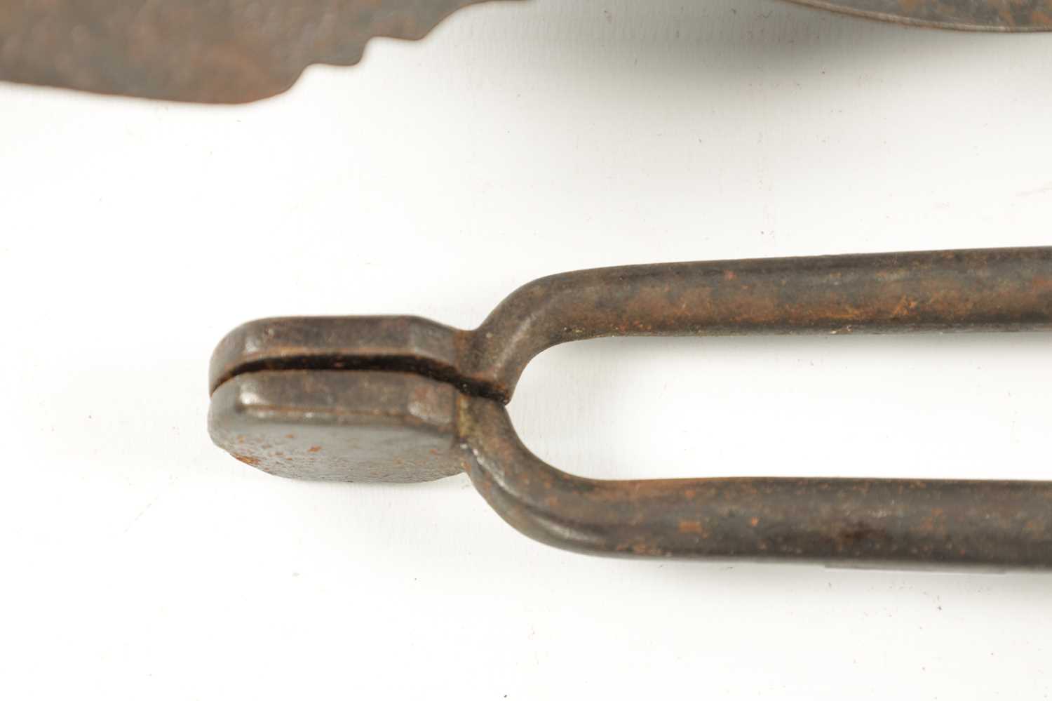 A SET OF LATE GEORGIAN BRASS AND STEEL FIRE IRONS - Image 4 of 9