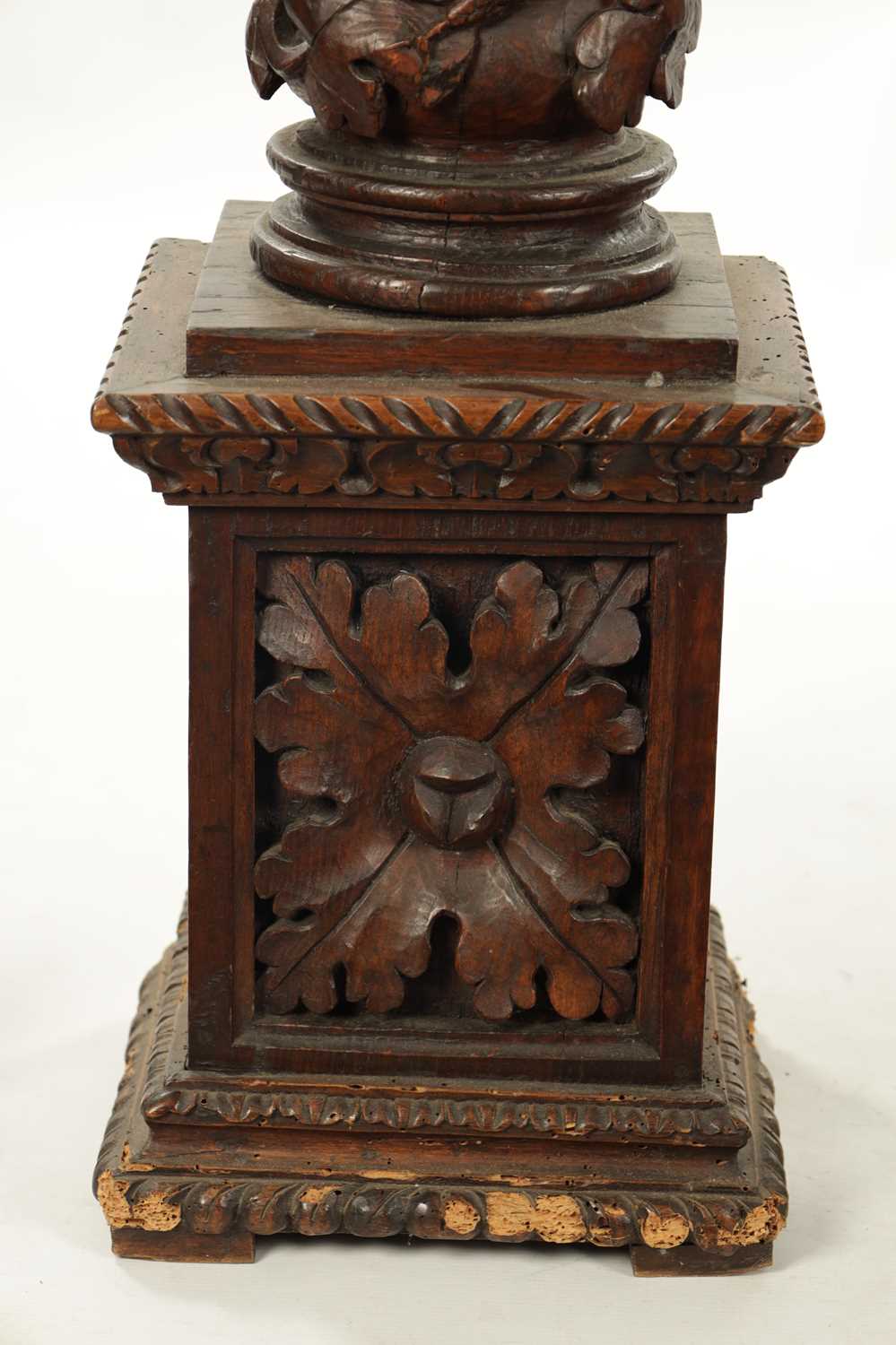 A PAIR OF LARGE 18TH / 19TH CENTURY CARVED WALNUT BARLEY TWIST COLUMNS - Image 3 of 8