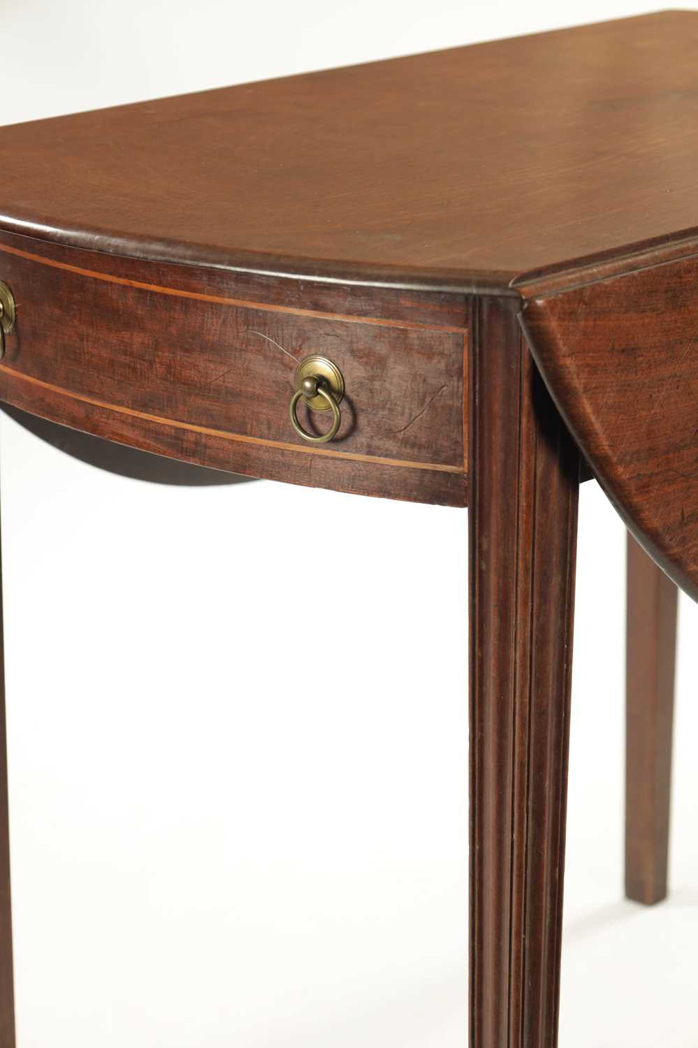 A GEORGE III MAHOGANY PEMBROKE TABLE - Image 9 of 9