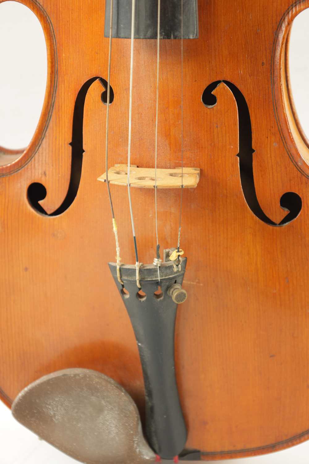 AN OLD FRENCH VIOLIN LABELLED MEDIO FINO - Image 4 of 9