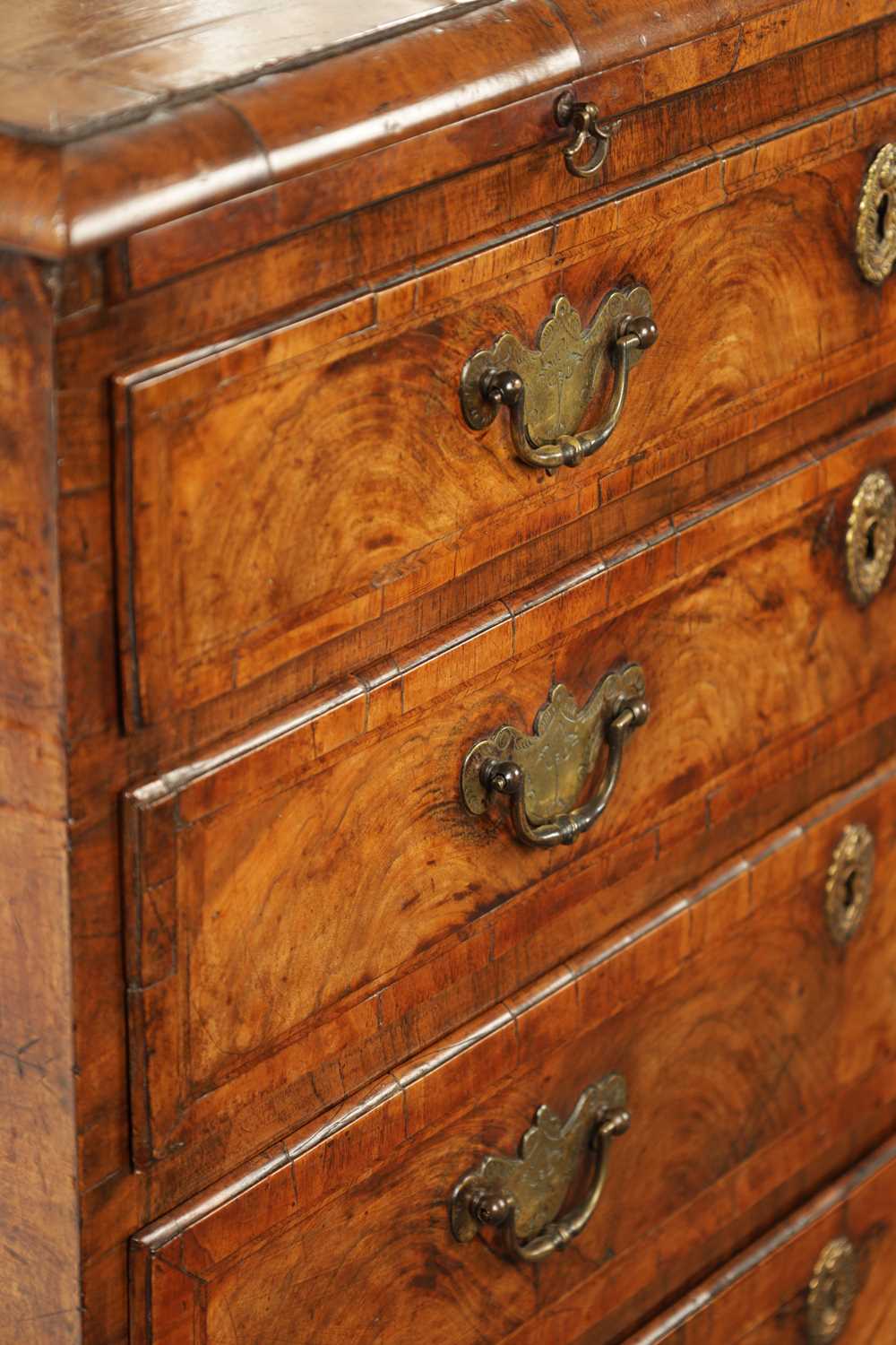 AN EARLY 18TH CENTURY WALNUT CHEST OF SMALL PROPORTIONS - Image 5 of 11