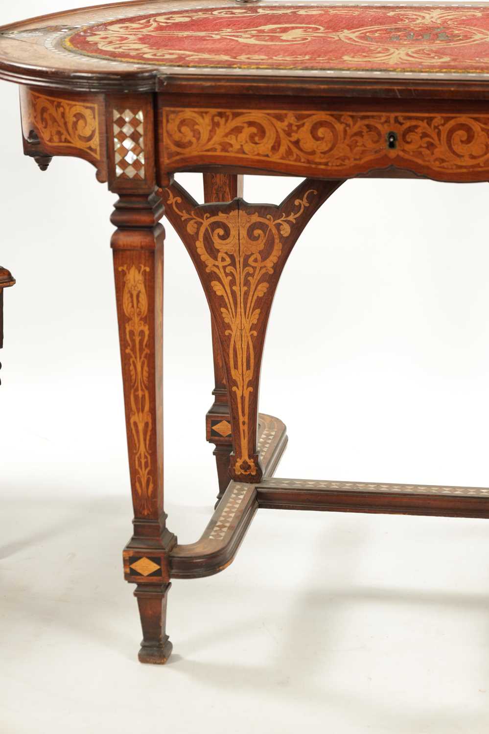 AN ART NOUVEAU OTTOMAN ISLAMIC STYLE WRITING TABLE AND TWO CHAIRS - Image 6 of 12