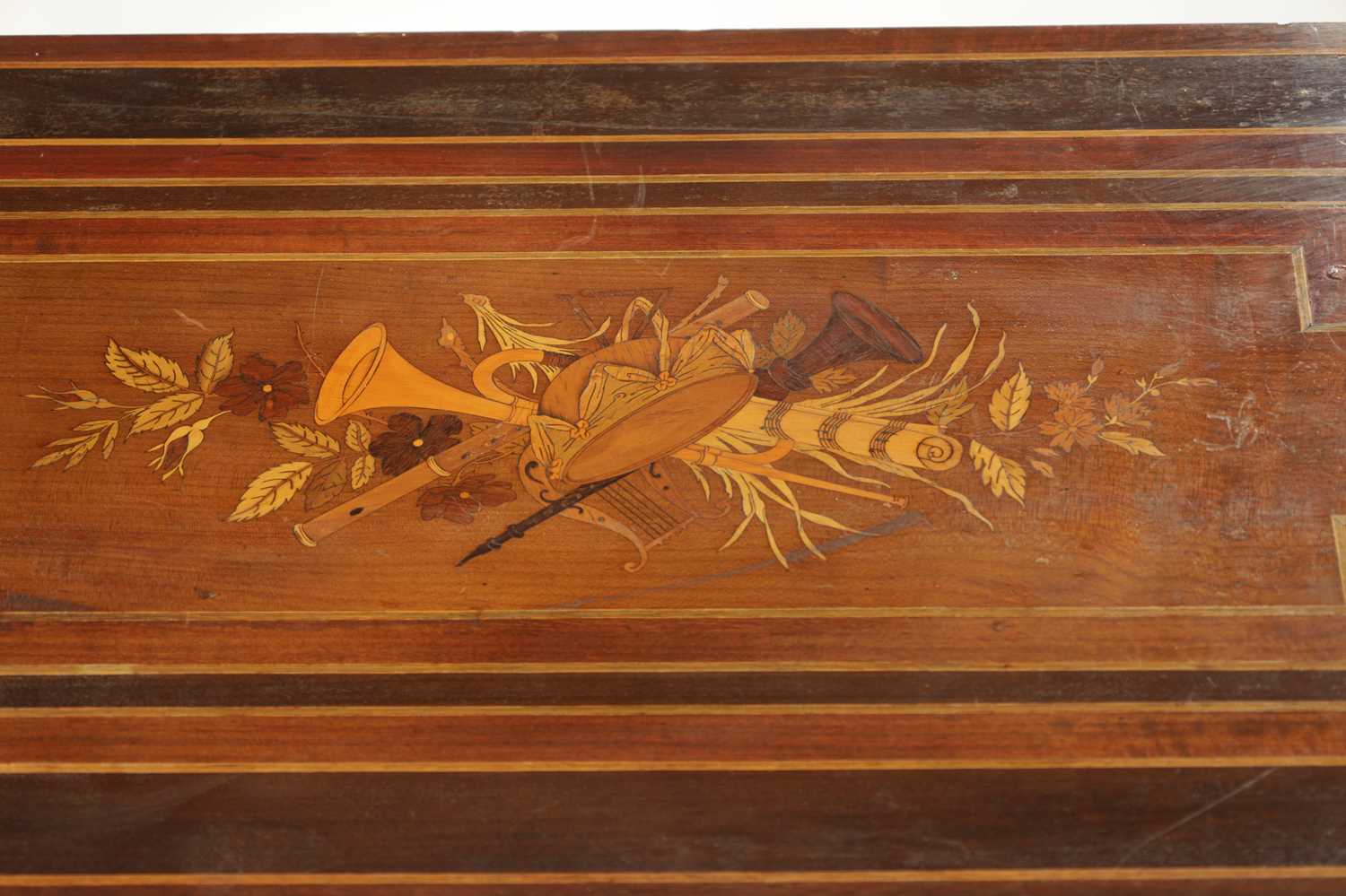 A 19TH CENTURY WALNUT AND ROSEWOOD MARQUETRY INLAID FRENCH CARD TABLE - Image 4 of 7