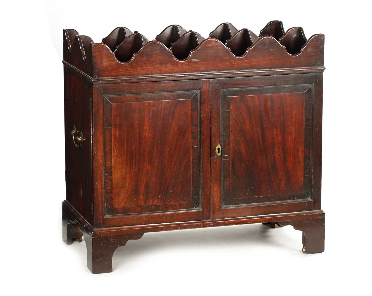 AN EARLY GEORGE III FIGURED MAHOGANY BUTLER’S CELLARETTE