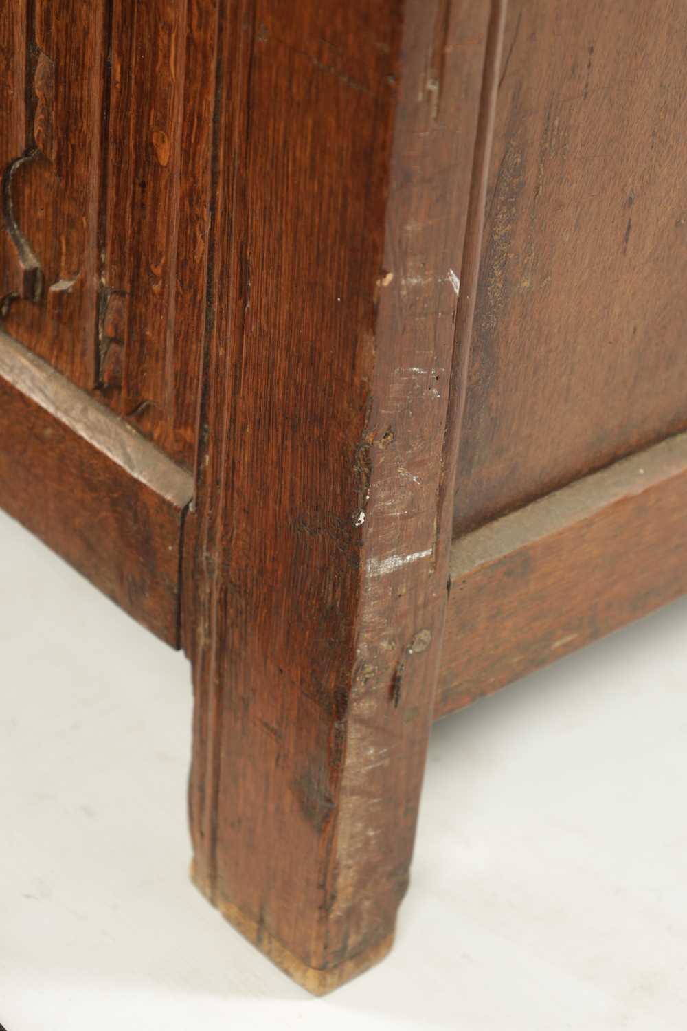 A 17TH CENTURY CARVED OAK LINEN FOLD COFFER - Image 11 of 11