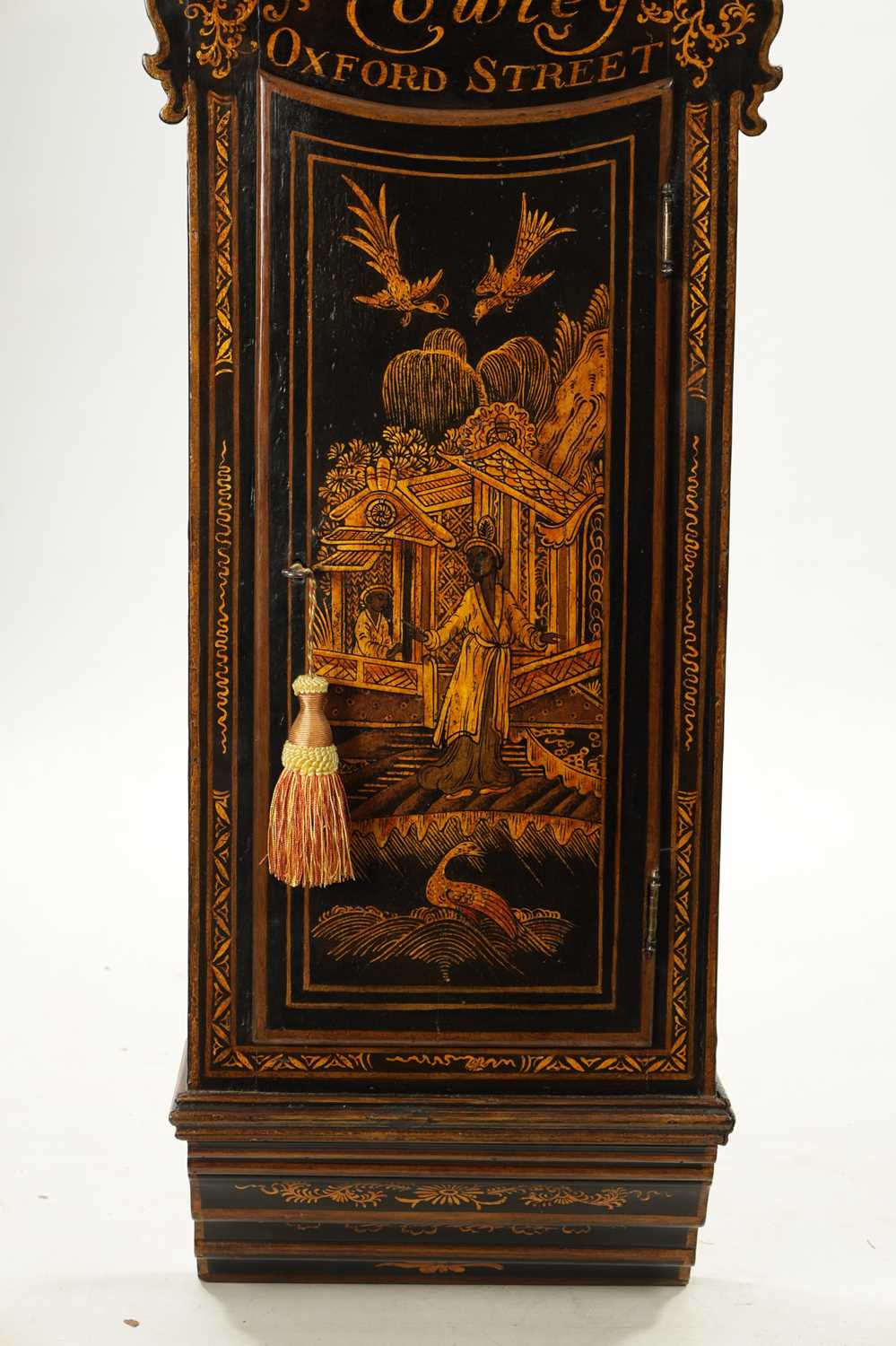 COWLEY, OXFORD STREET. A GEORGE III LACQUERED CHINOISERIE TAVERN CLOCK - Image 3 of 10