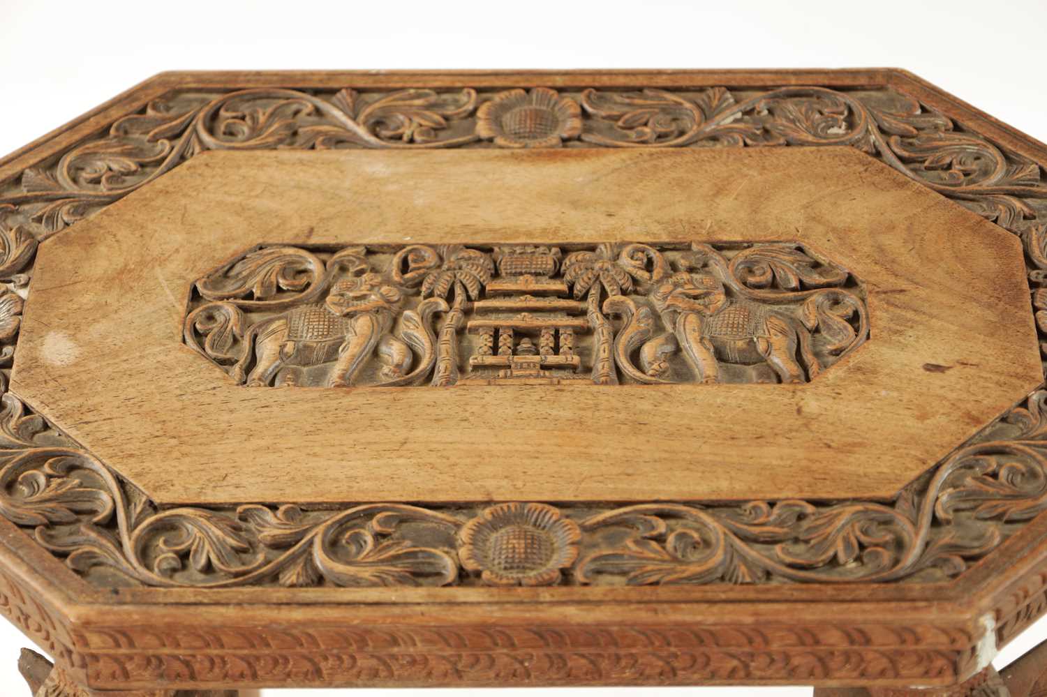 A 19TH CENTURY CARVED HARDWOOD INDIAN OCCASIONAL TABLE - Image 5 of 8