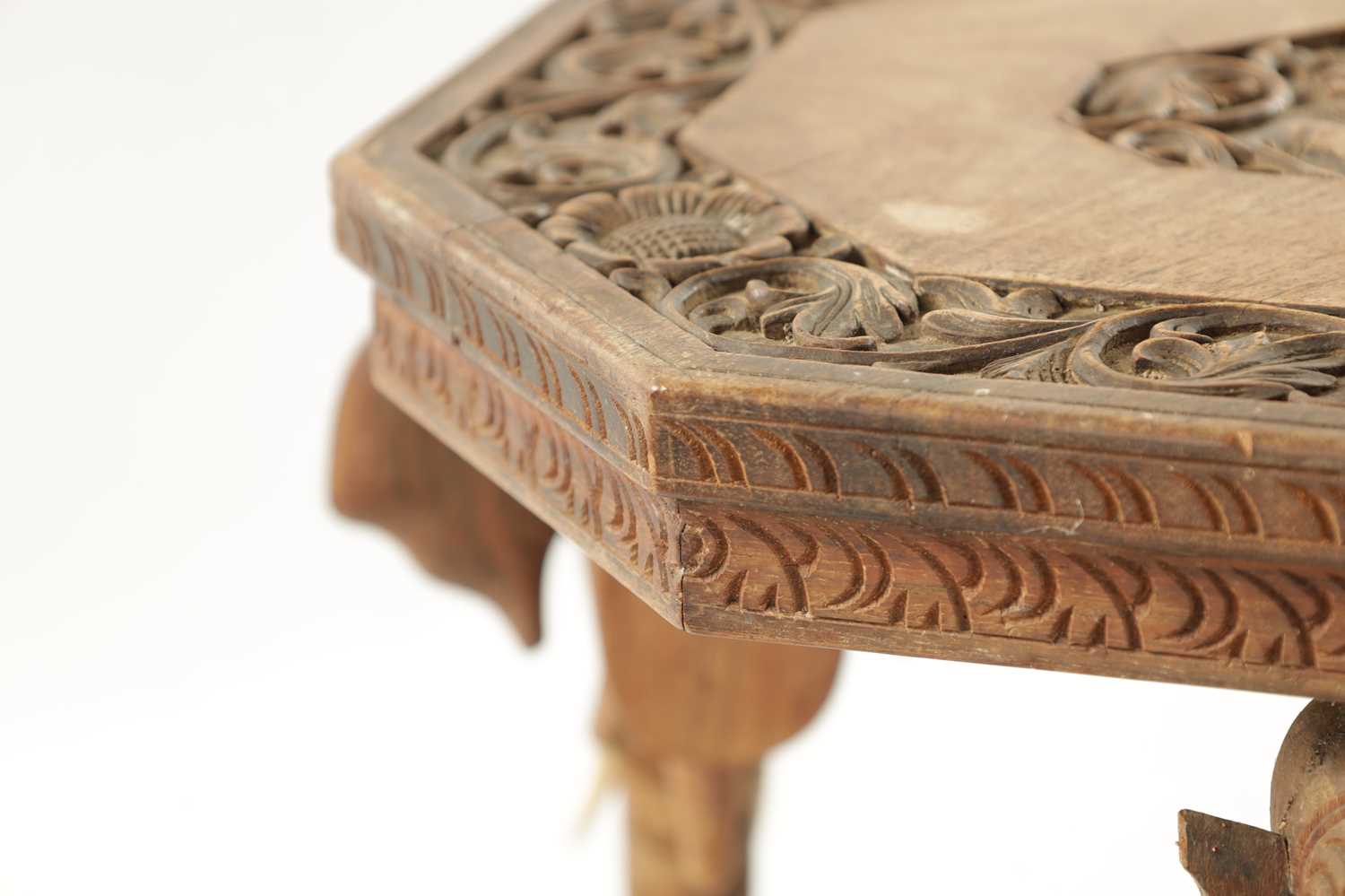 A 19TH CENTURY CARVED HARDWOOD INDIAN OCCASIONAL TABLE - Image 6 of 8