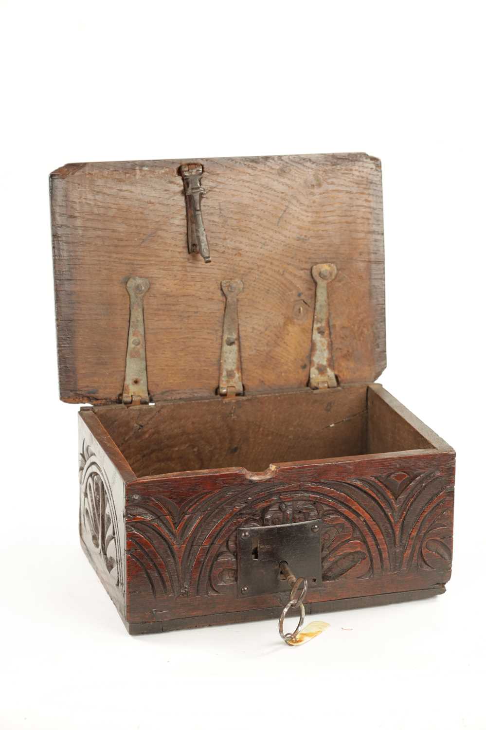 A GOOD 17TH CENTURY UNUSUALLY SMALL OAK BIBLE BOX OF FINE COLOUR AND PATINA - Image 6 of 10