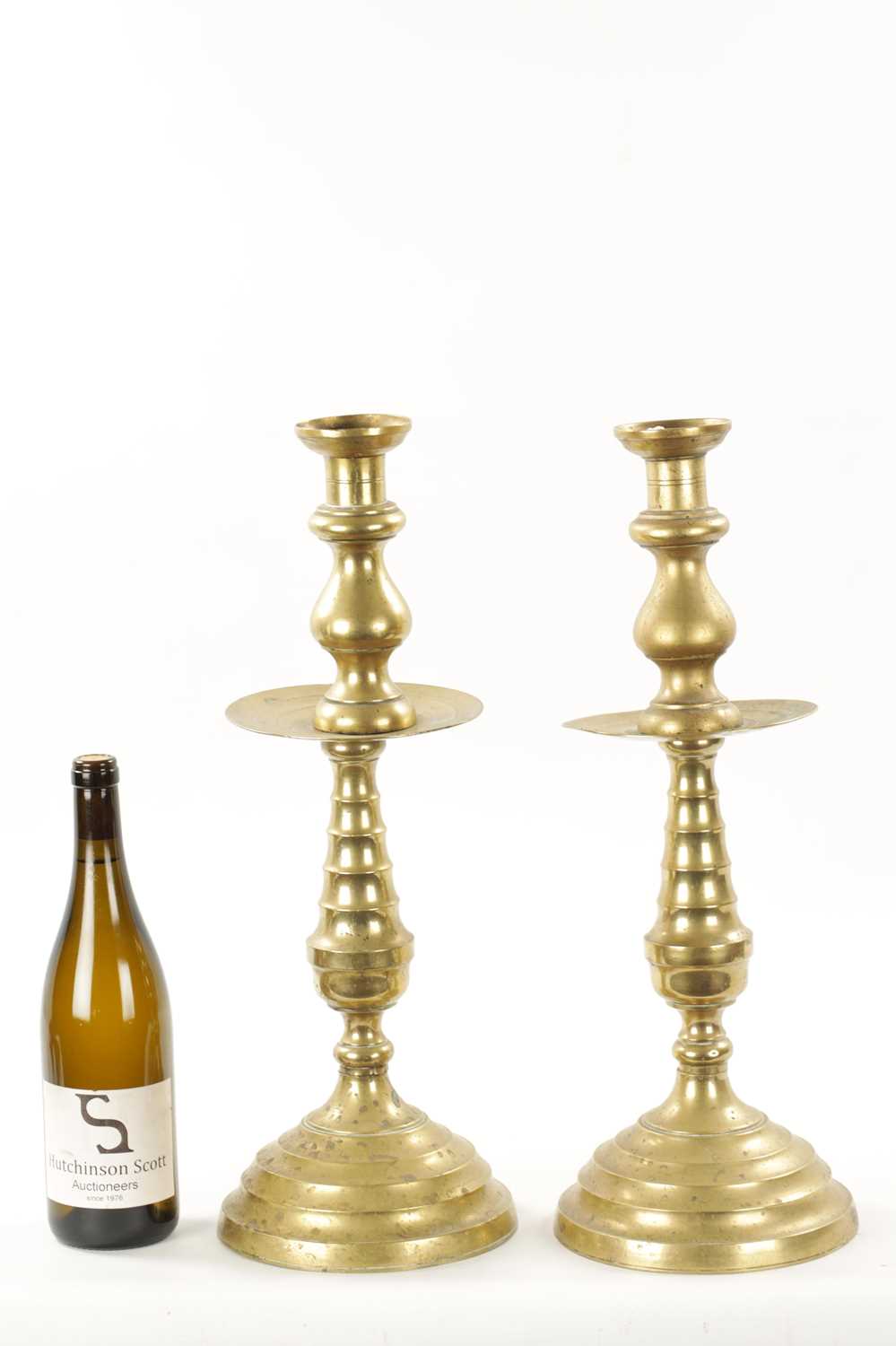 A LARGE PAIR OF 18TH CENTURY BRASS CANDLESTICKS - Image 2 of 9