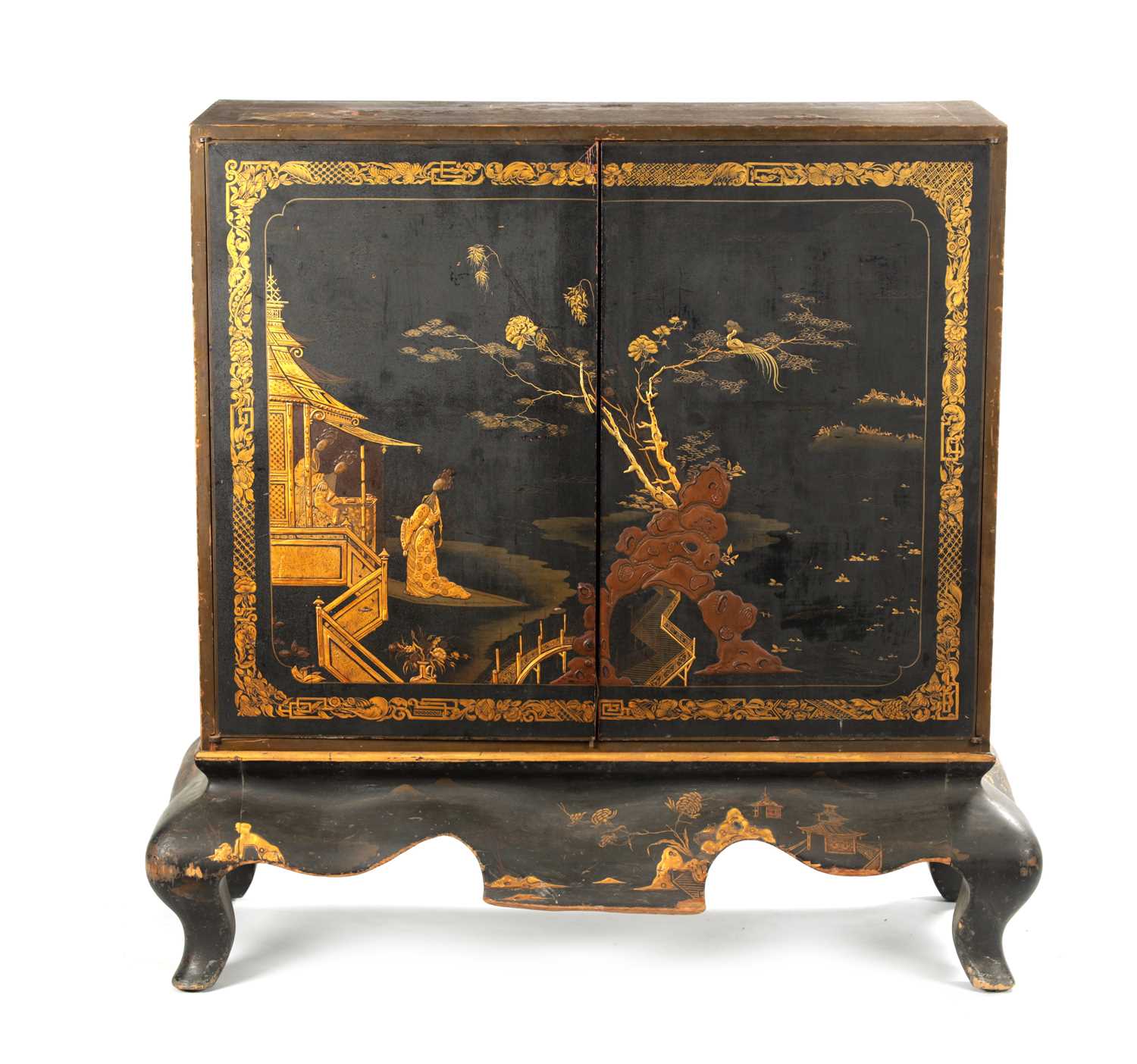 AN ENGLISH REGENCY CHINOISERIE DECORATED LACQUERWORK CABINET ON STAND