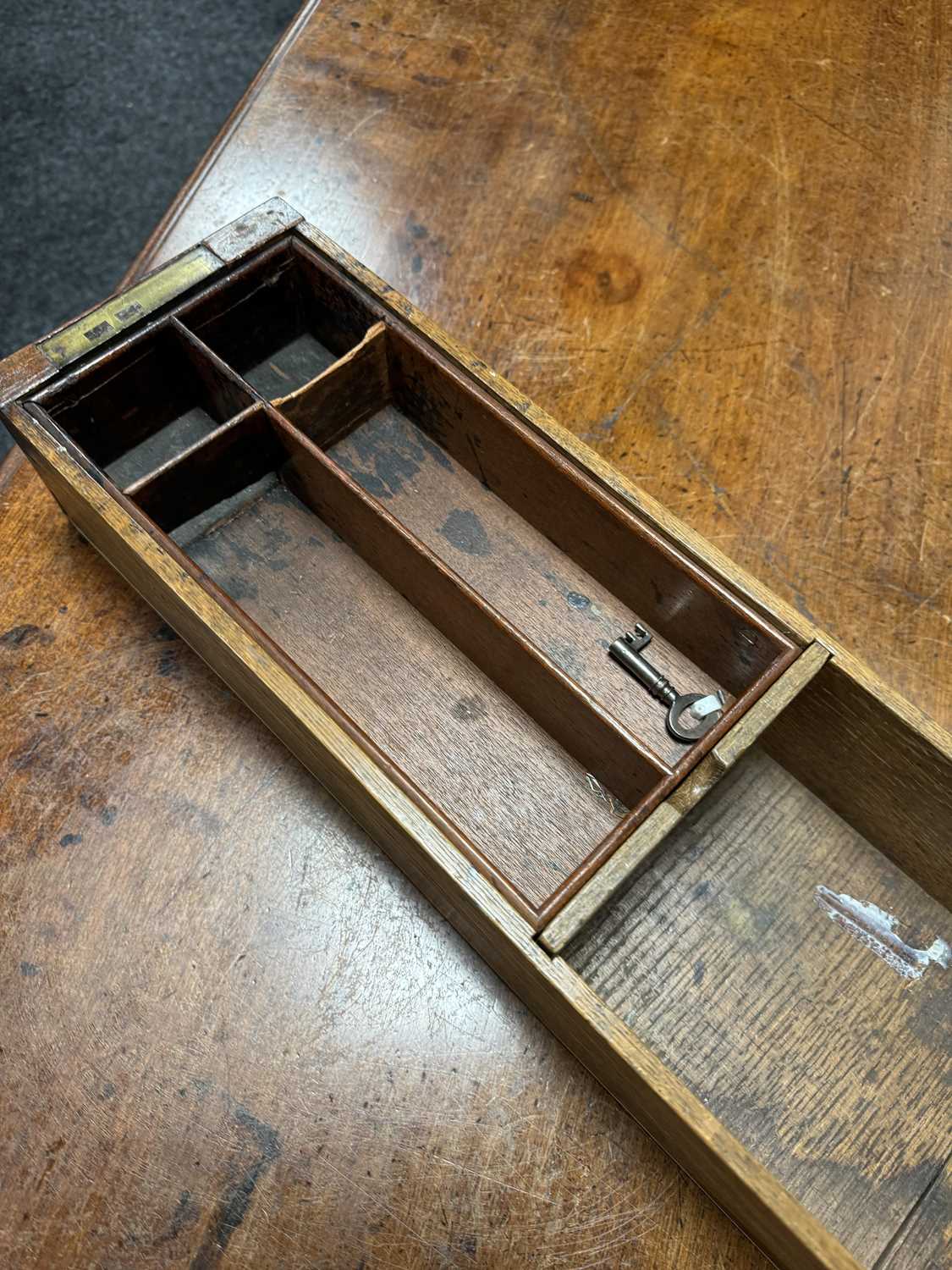 A GEORGE III MAHOGANY LIBRARY DESK - Image 10 of 15