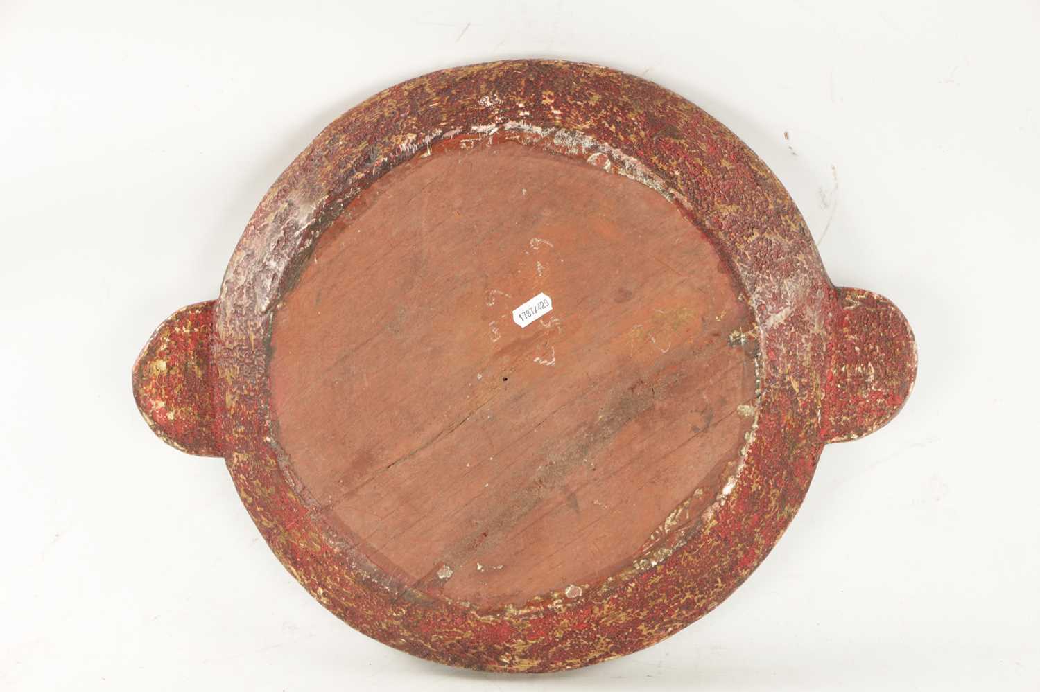 AN ANTIQUE INDIAN CARVED BOWL - Image 5 of 6