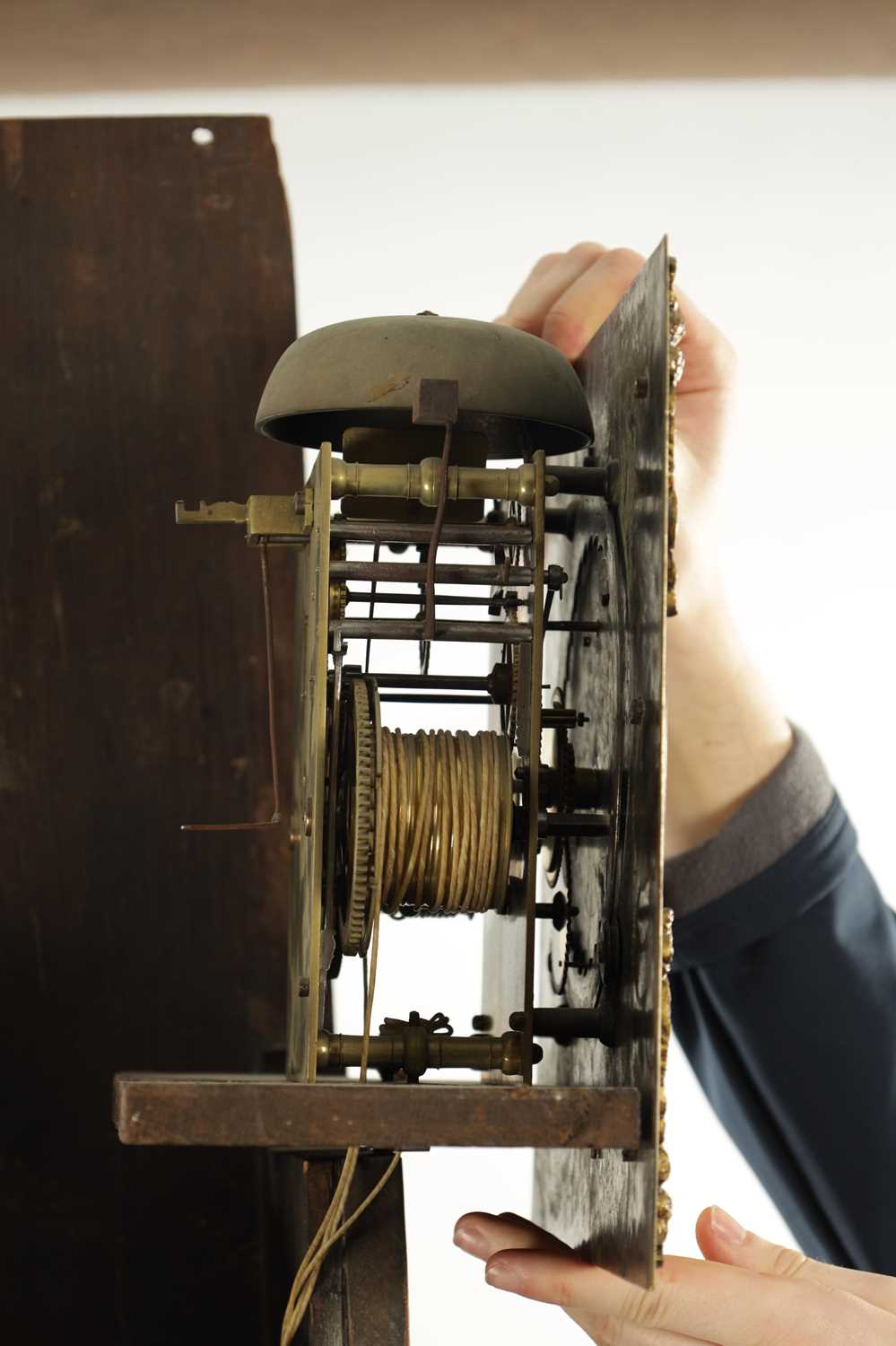 JOSEPH WINDMILLS, LONDON. A FINE EARLY 18TH CENTURY MARQUETRY EIGHT-DAY LONGCASE CLOCK - Image 4 of 5